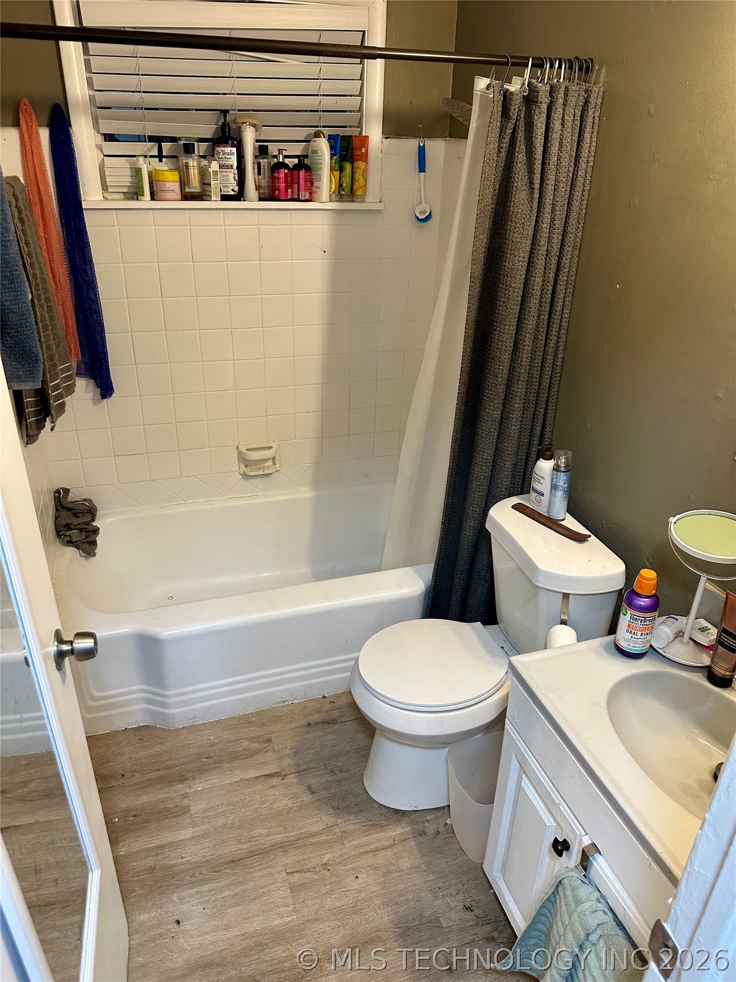 3174 N Iroquois Avenue Property Photo 6
