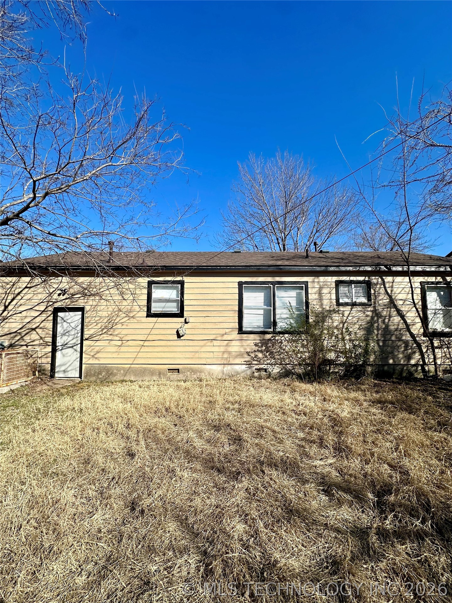 3174 N Iroquois Avenue Property Photo 10