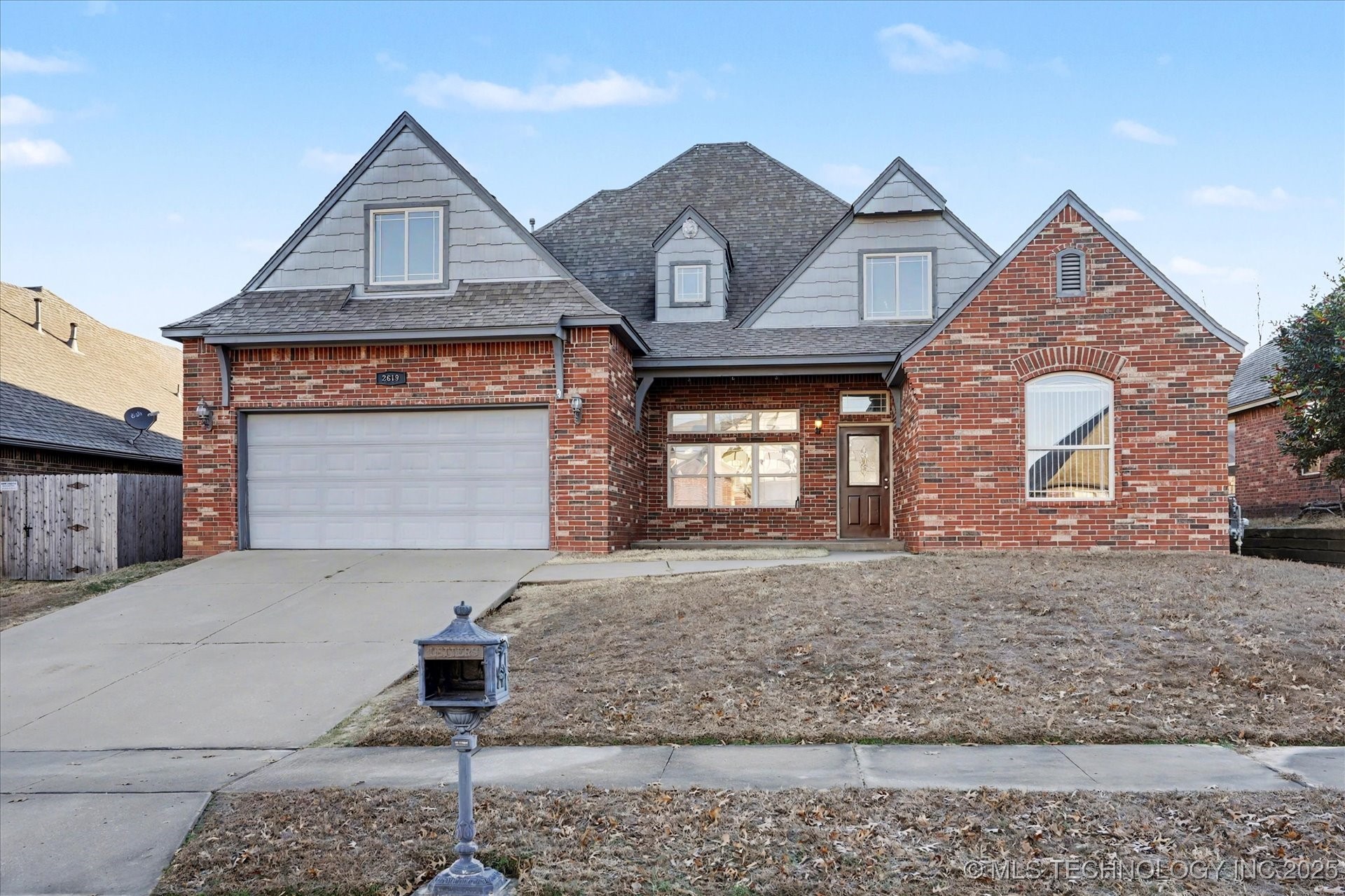 2619 S 14th Place Property Photo 1