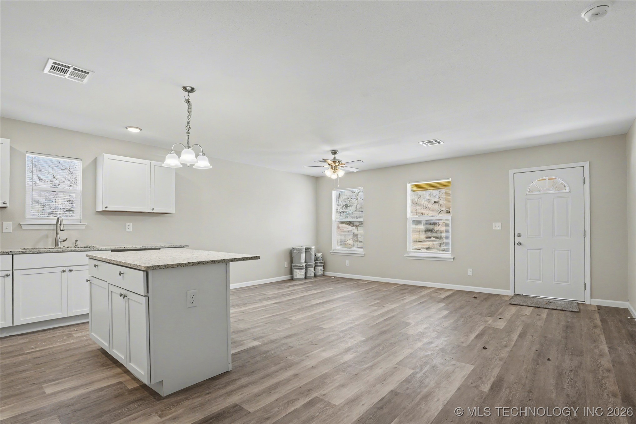 1025 N Quincy Avenue Property Photo 13