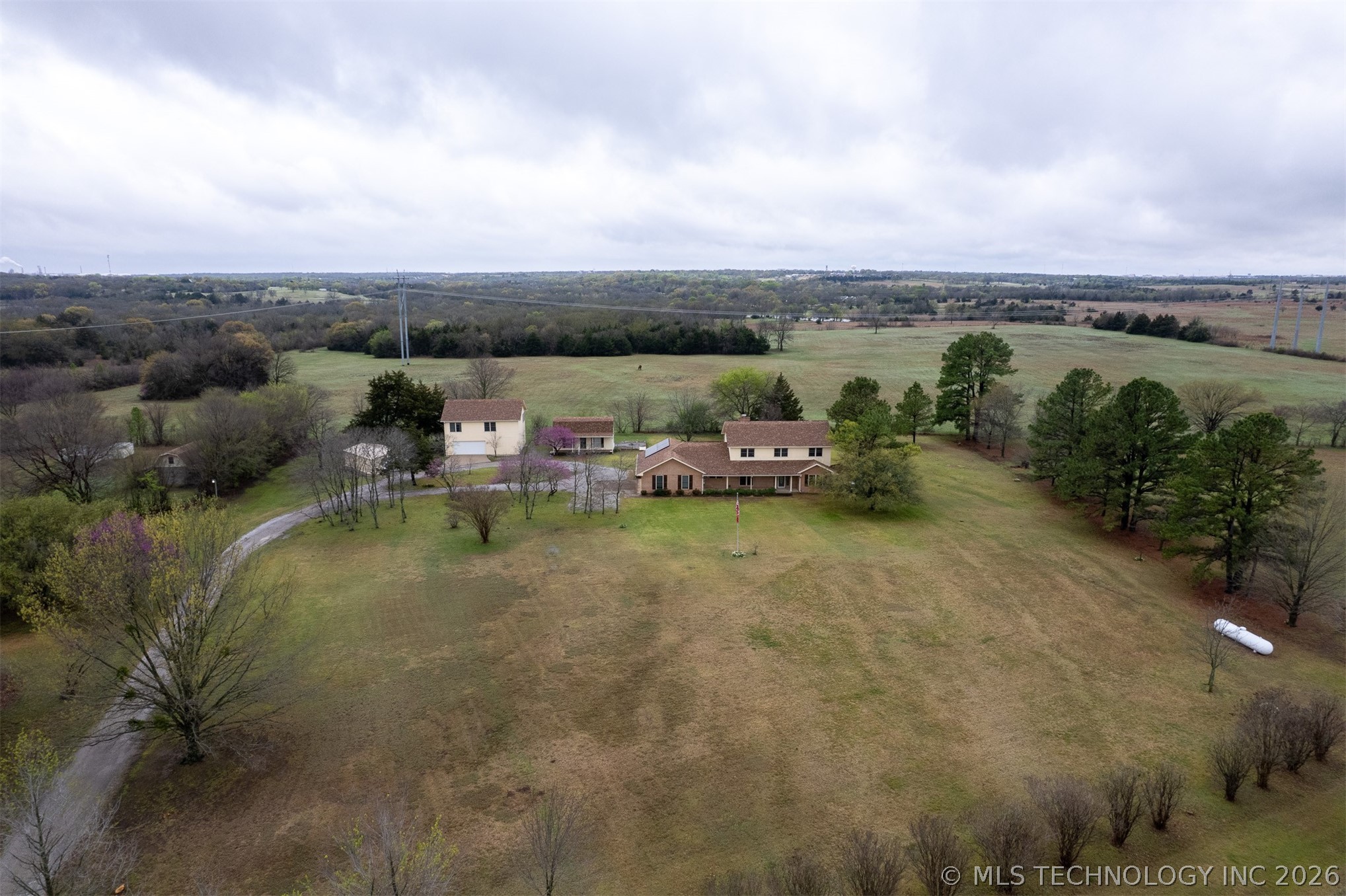 575 Majestic Hills Property Photo 2