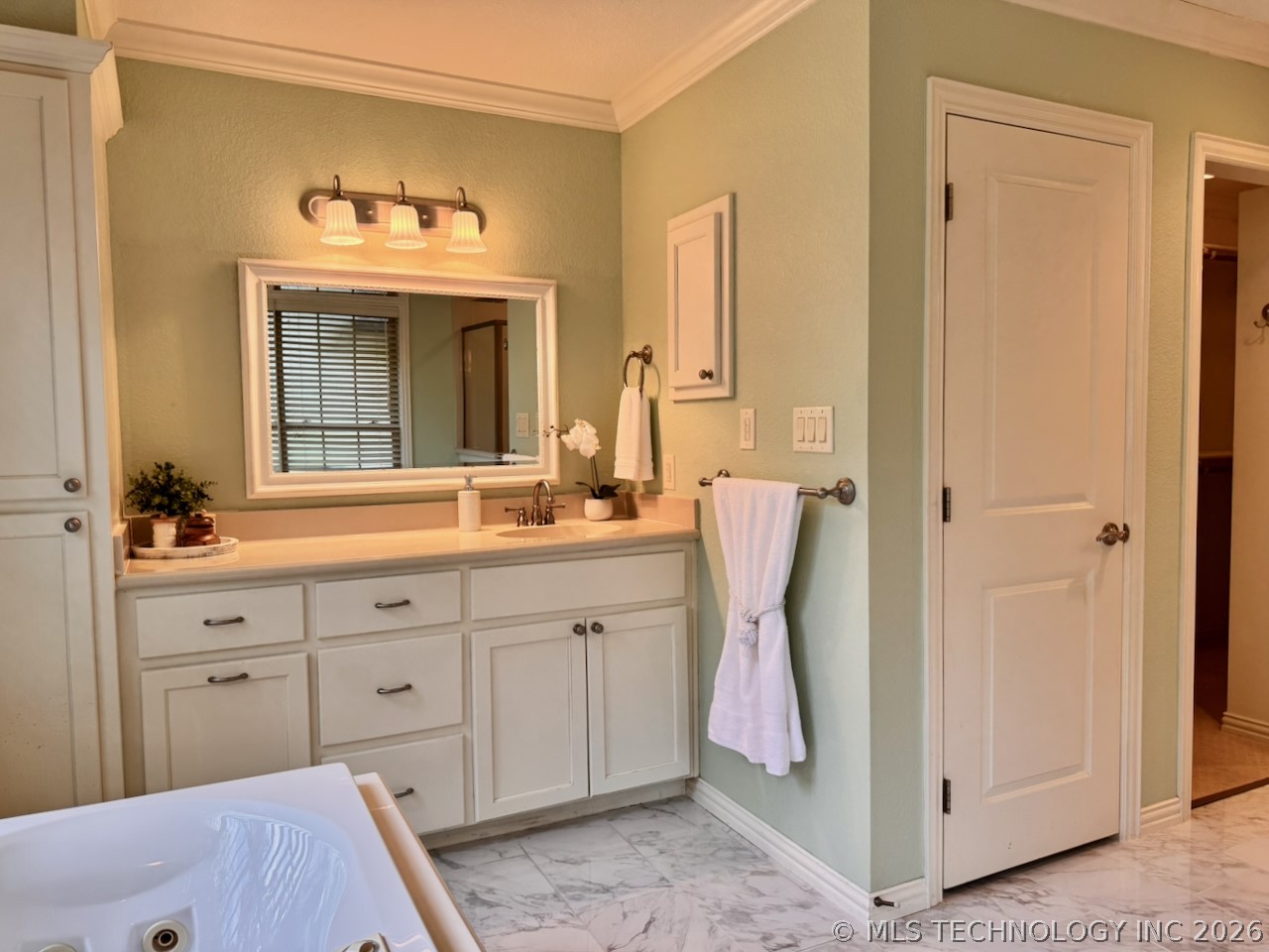 575 Majestic Hills Property Photo 20