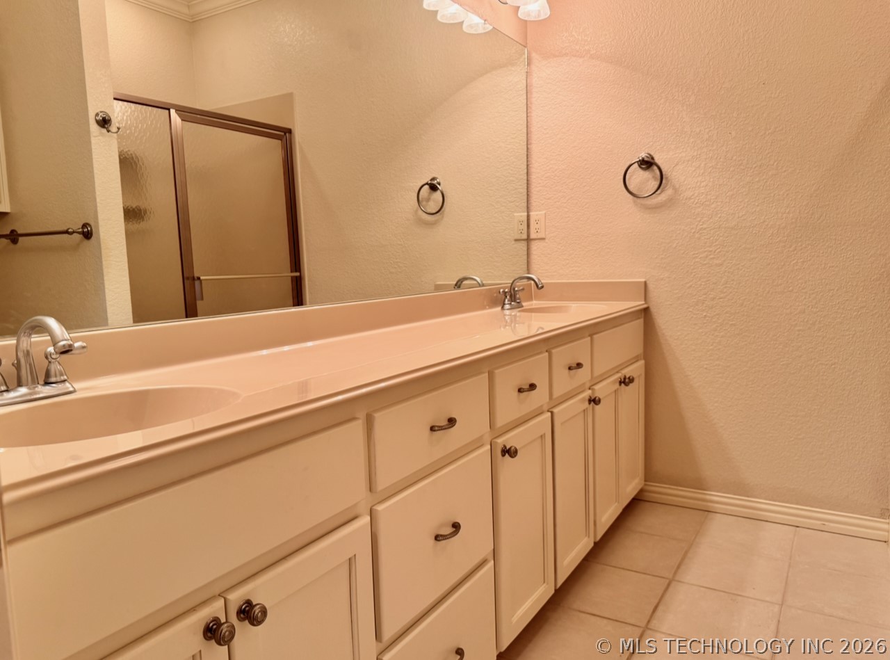 575 Majestic Hills Property Photo 29