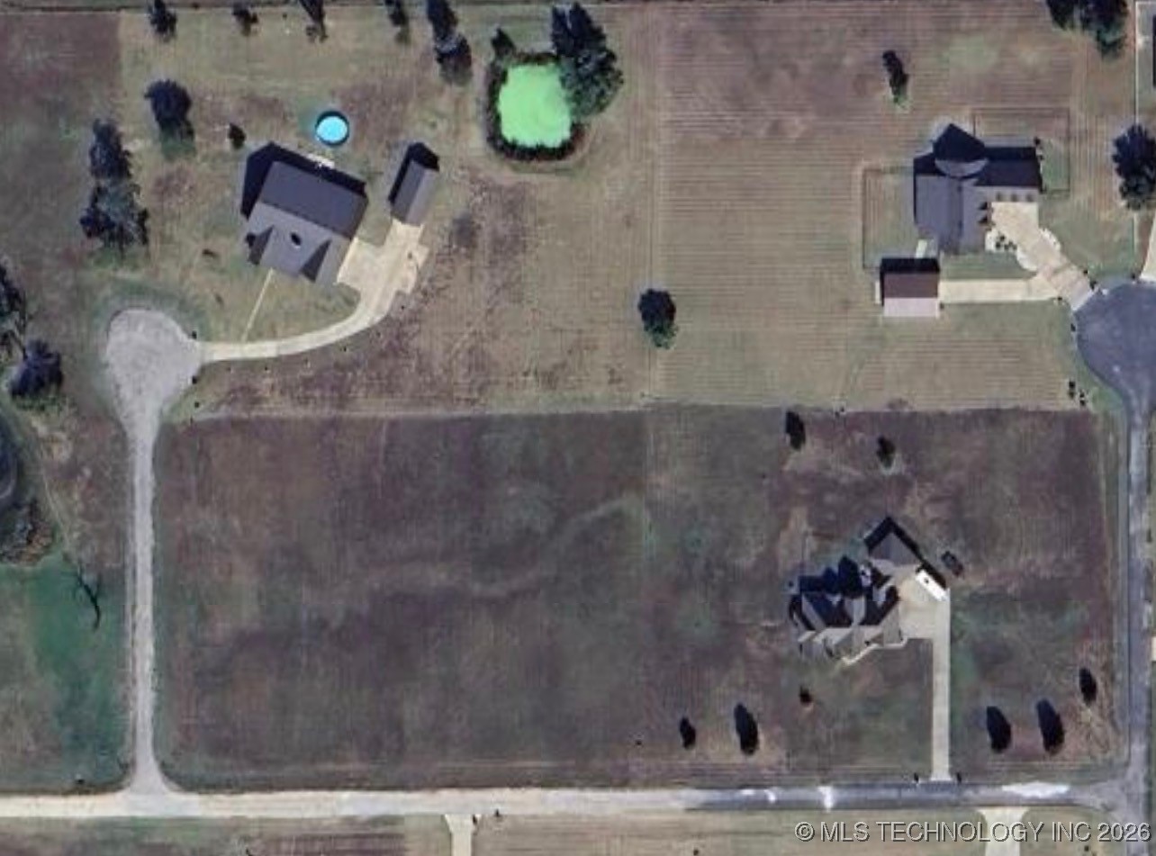 10 Red Bud Lane