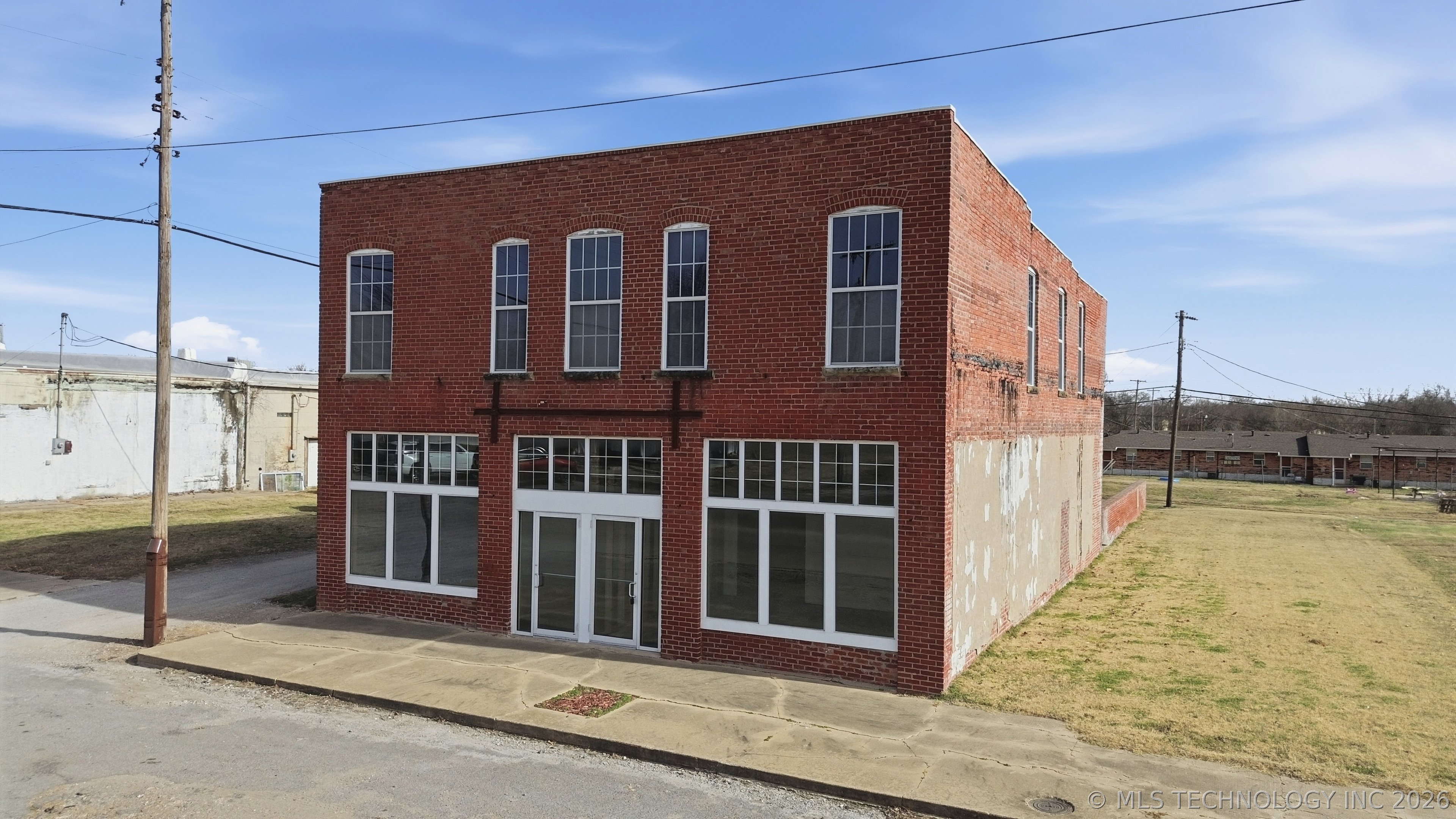 210 N Broadway Street Property Photo 3