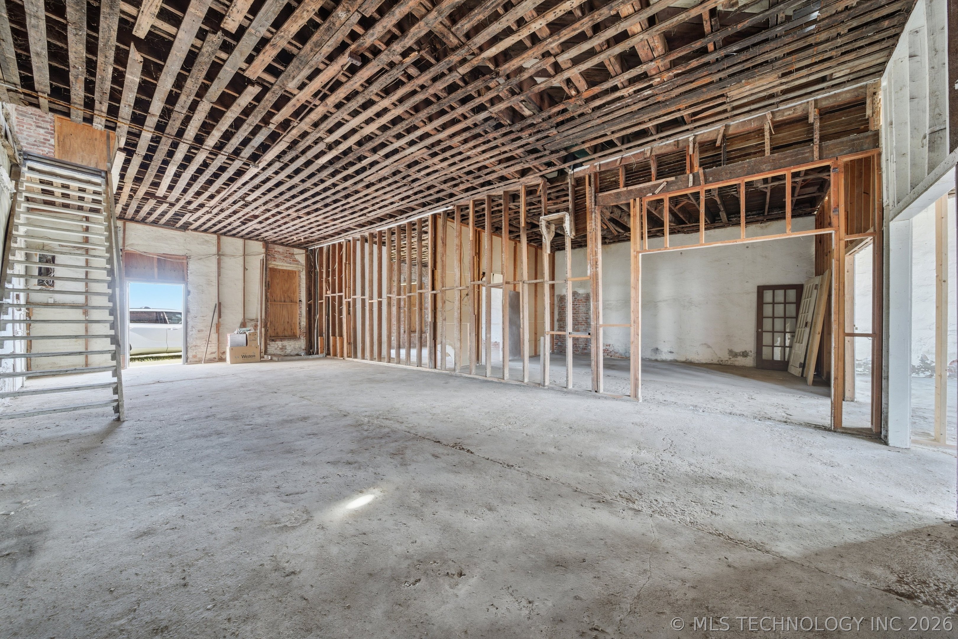 210 N Broadway Street Property Photo 9