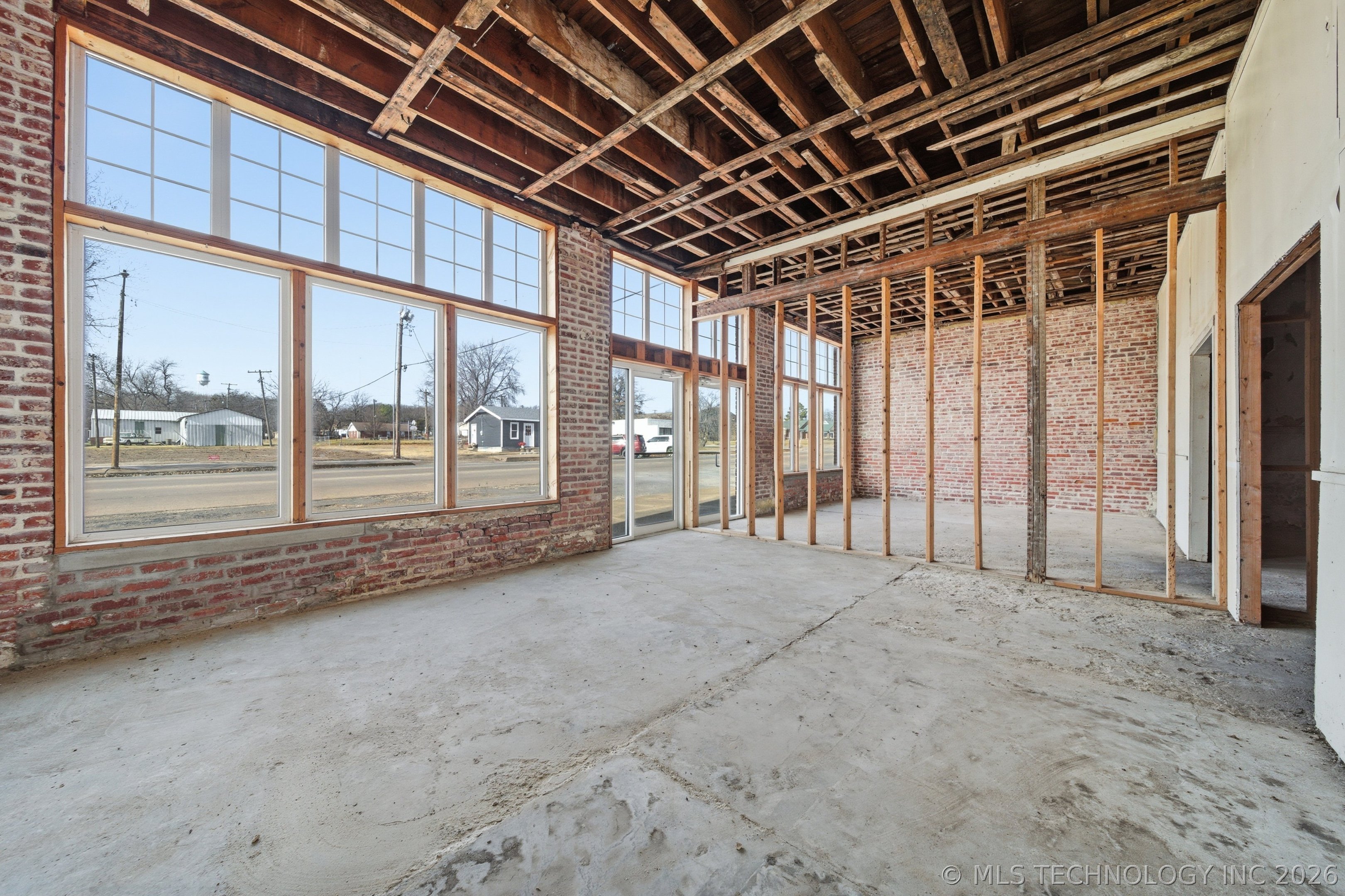 210 N Broadway Street Property Photo 11