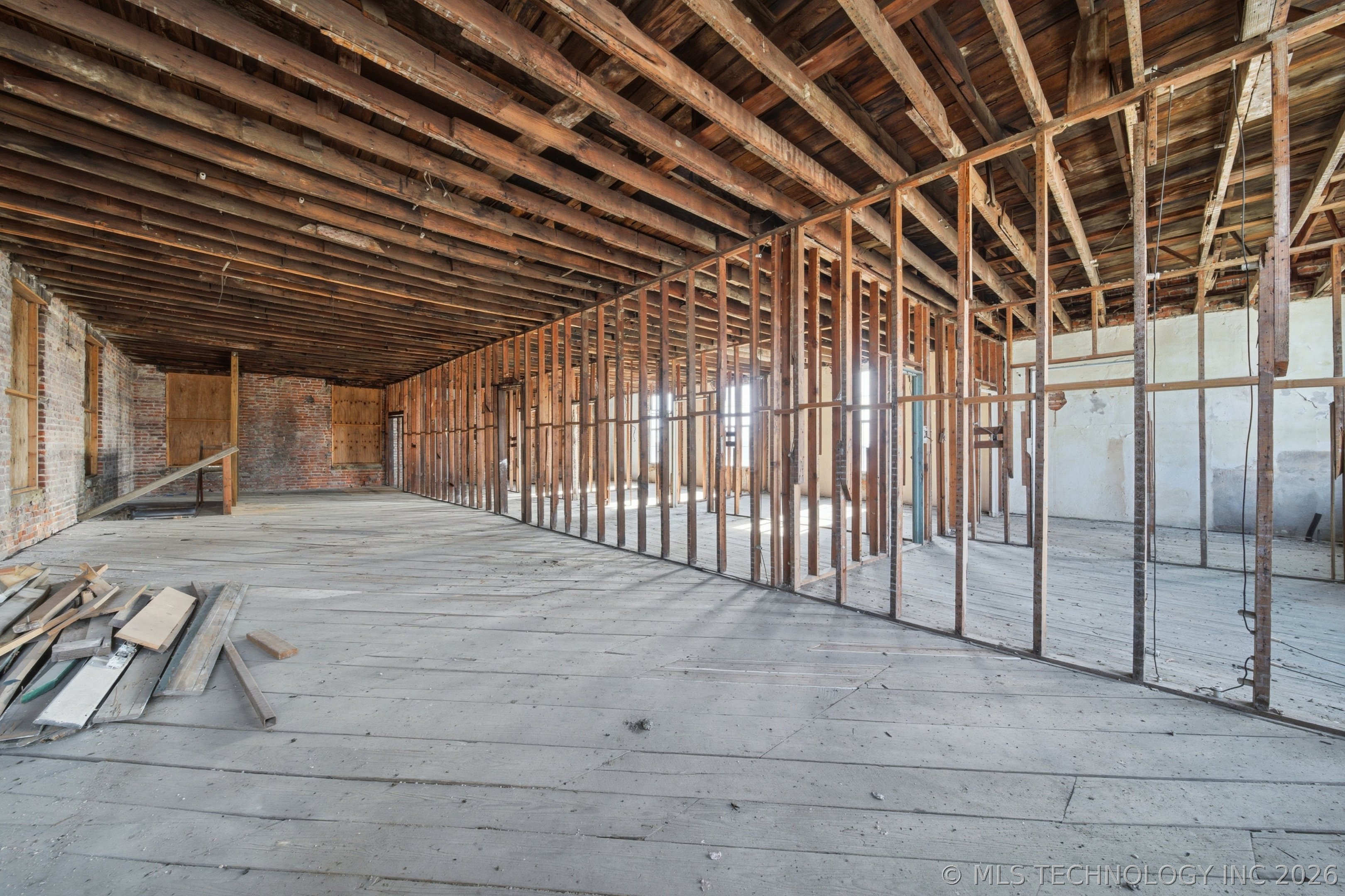 210 N Broadway Street Property Photo 13