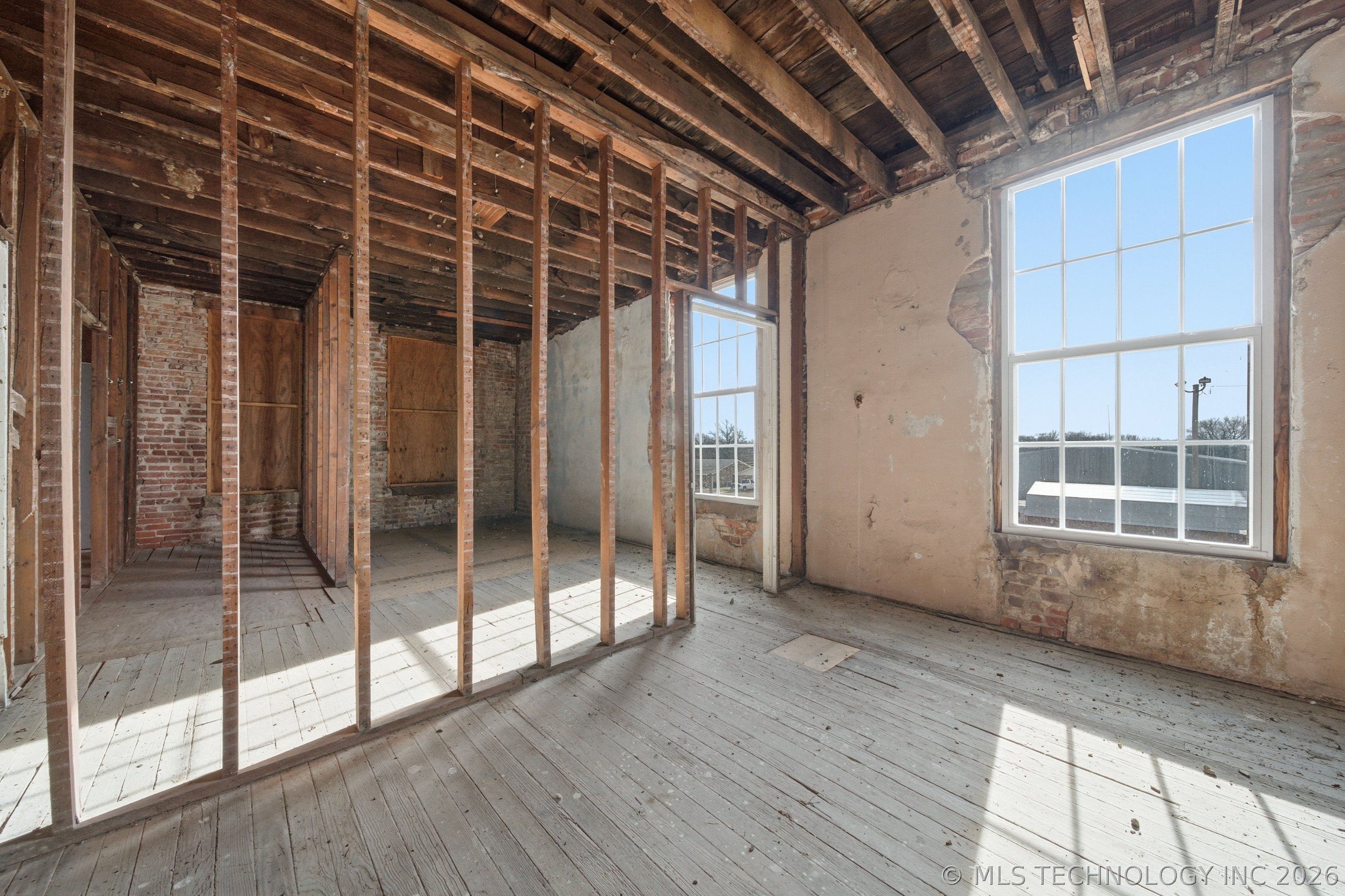 210 N Broadway Street Property Photo 15
