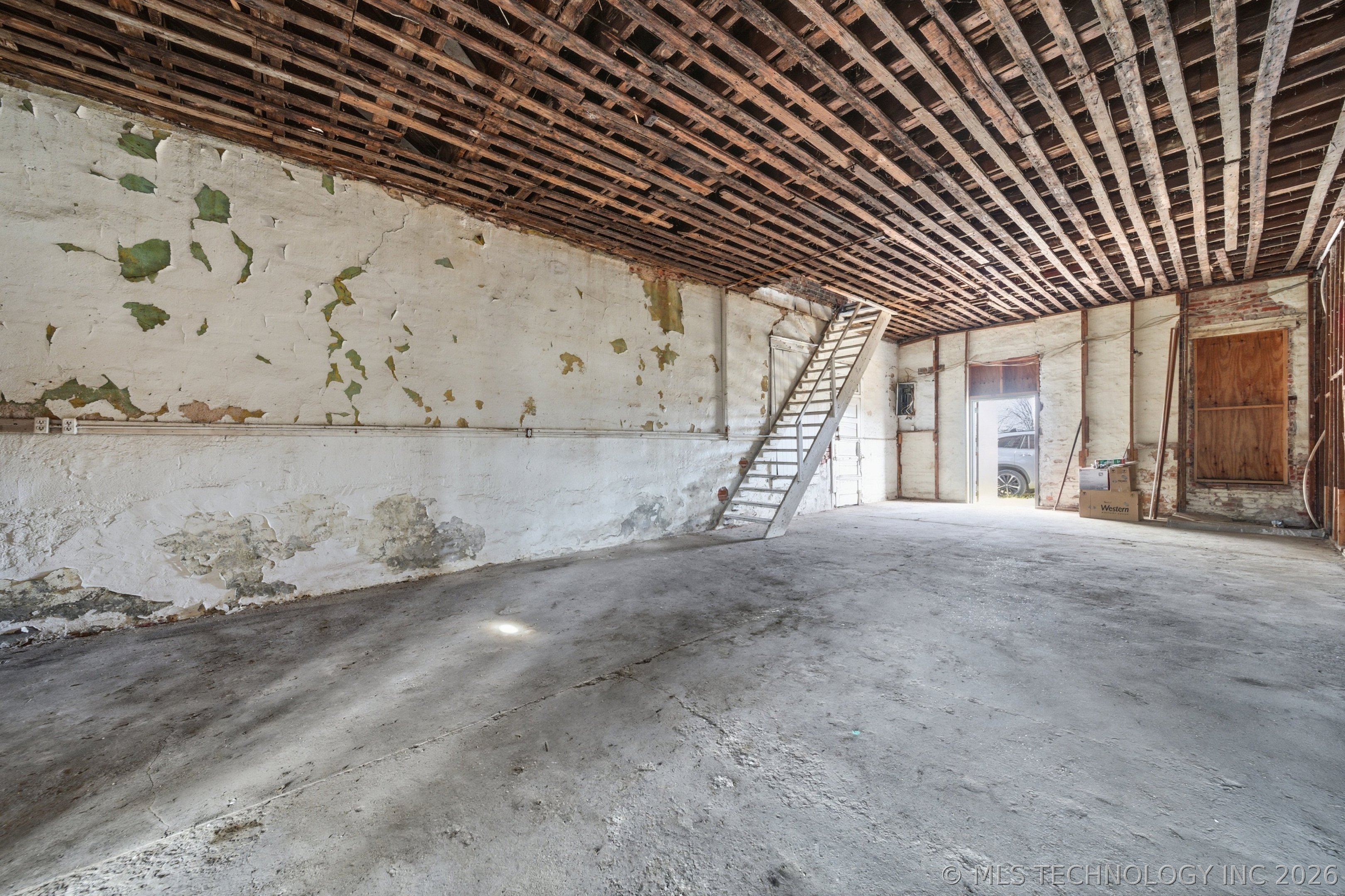 210 N Broadway Street Property Photo 16