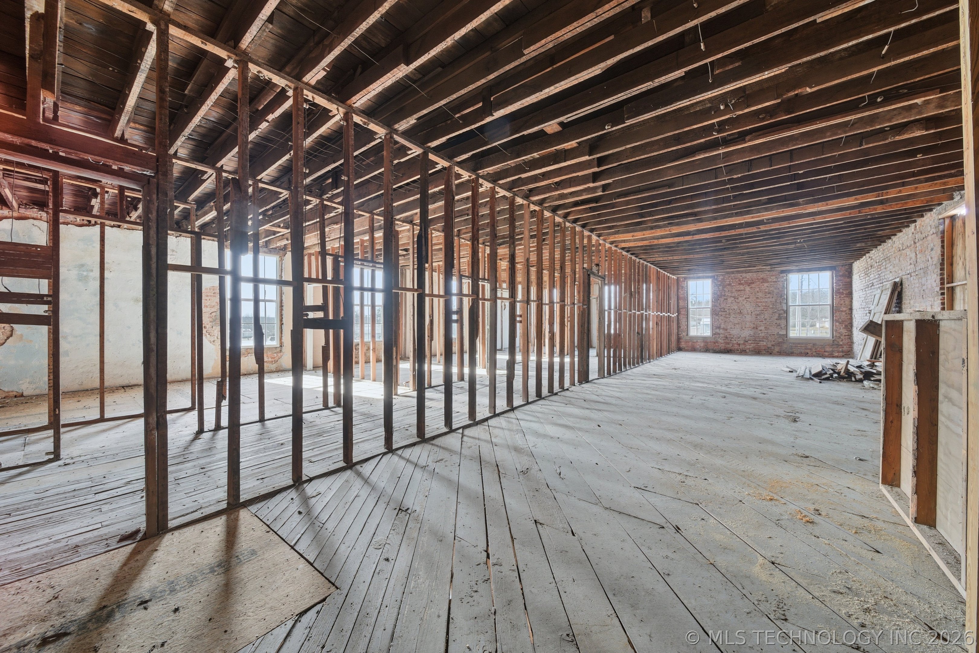 210 N Broadway Street Property Photo 17