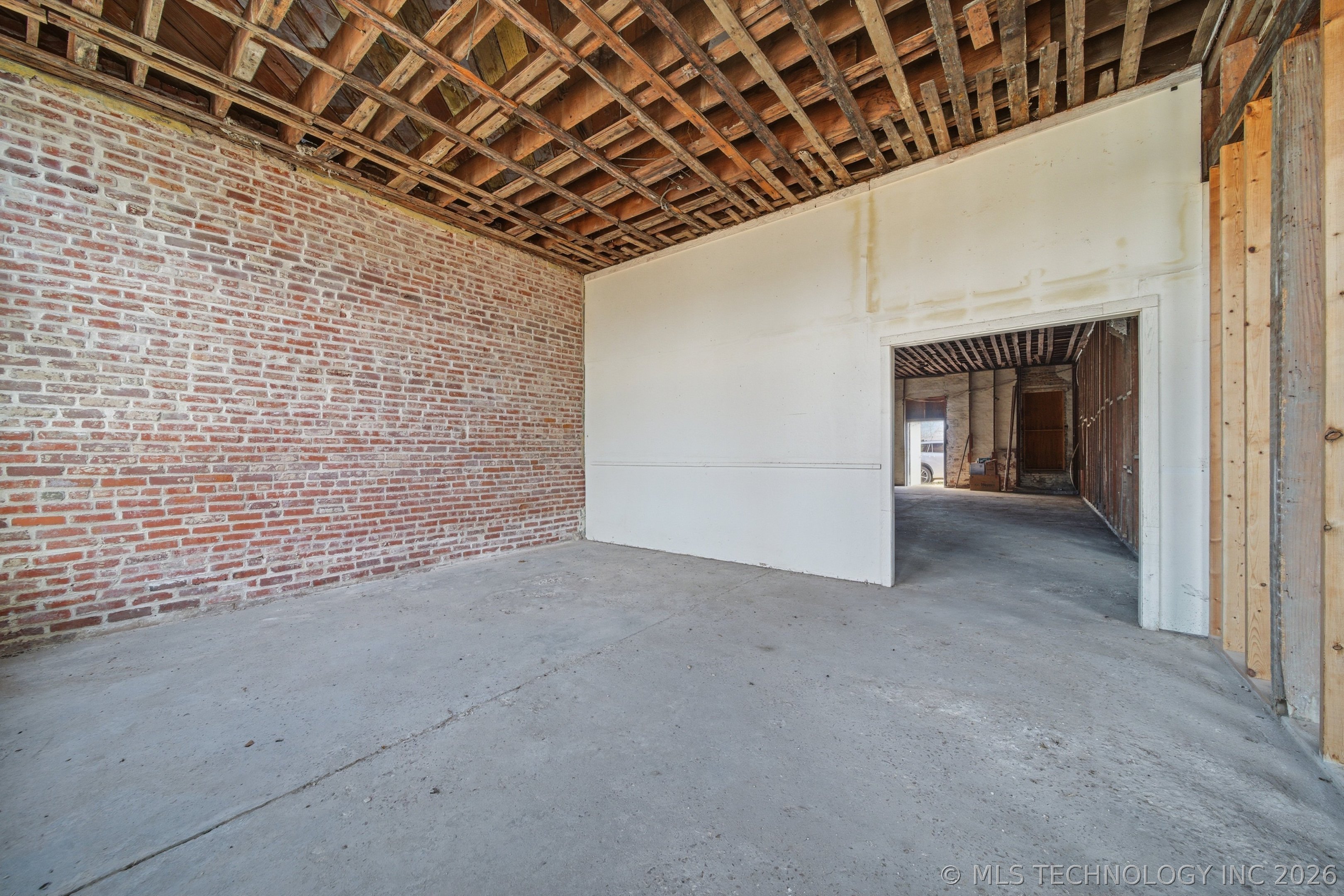 210 N Broadway Street Property Photo 19
