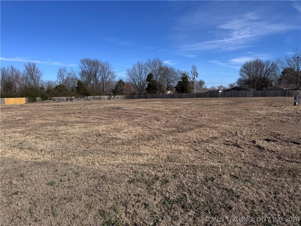 E Kenwood Property Photo 4