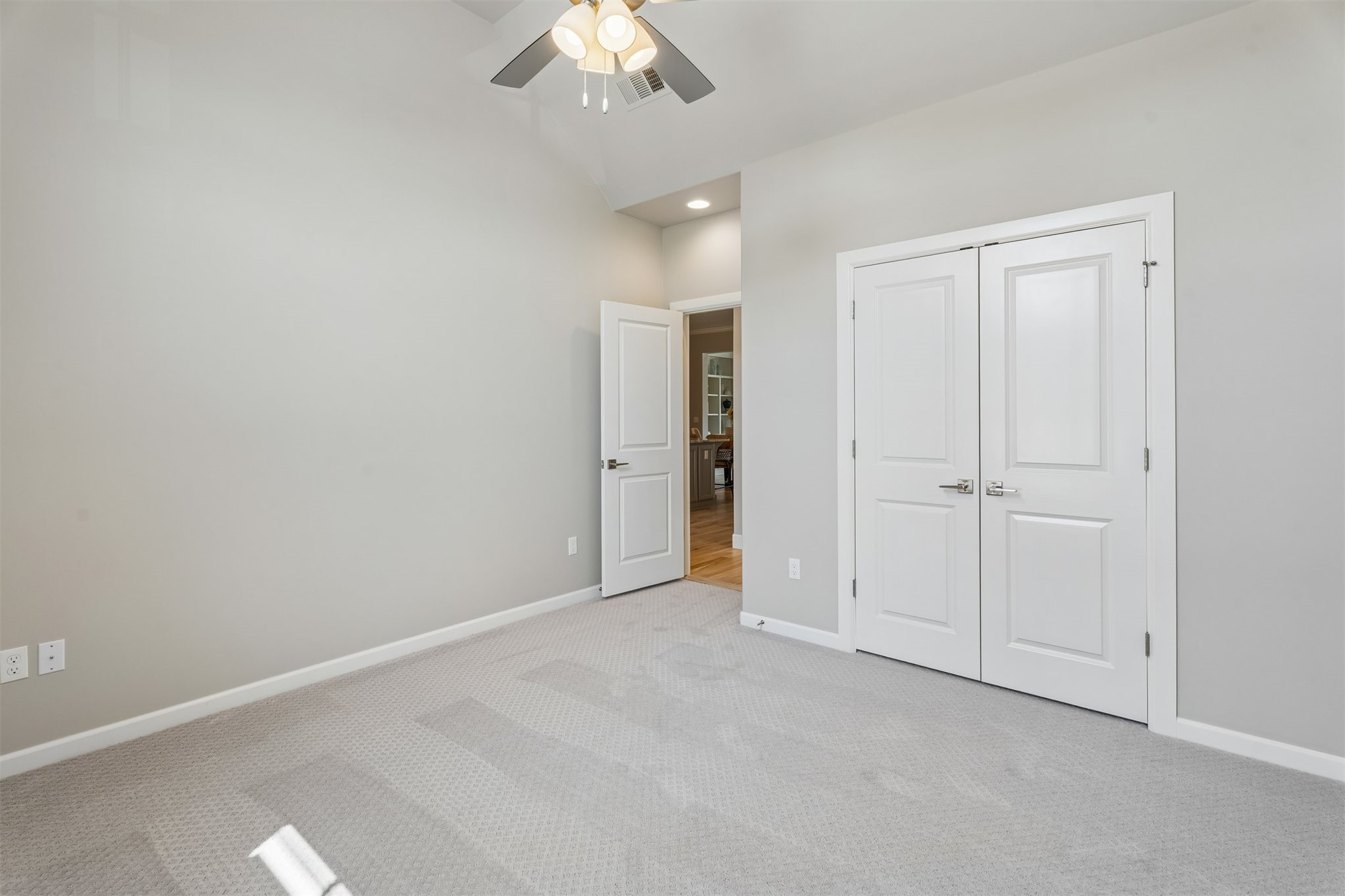 2704 W Twin Oaks Street Property Photo 29