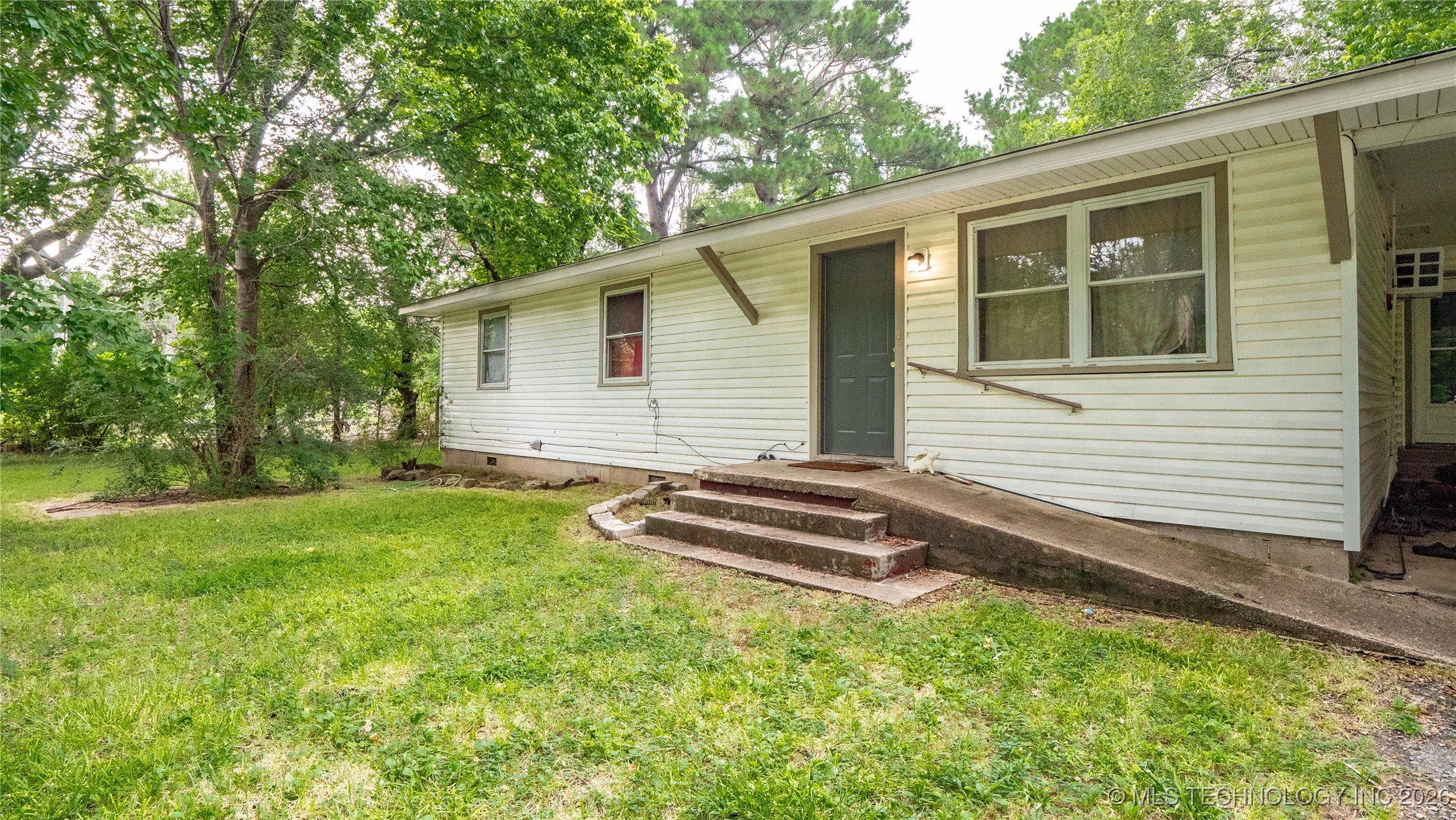 809 Carbon Avenue Property Photo 3