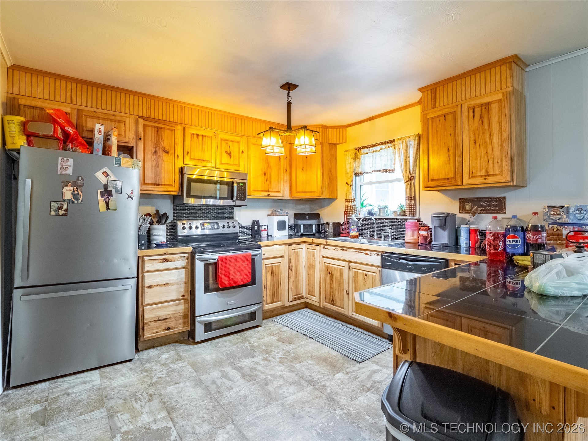 809 Carbon Avenue Property Photo 4