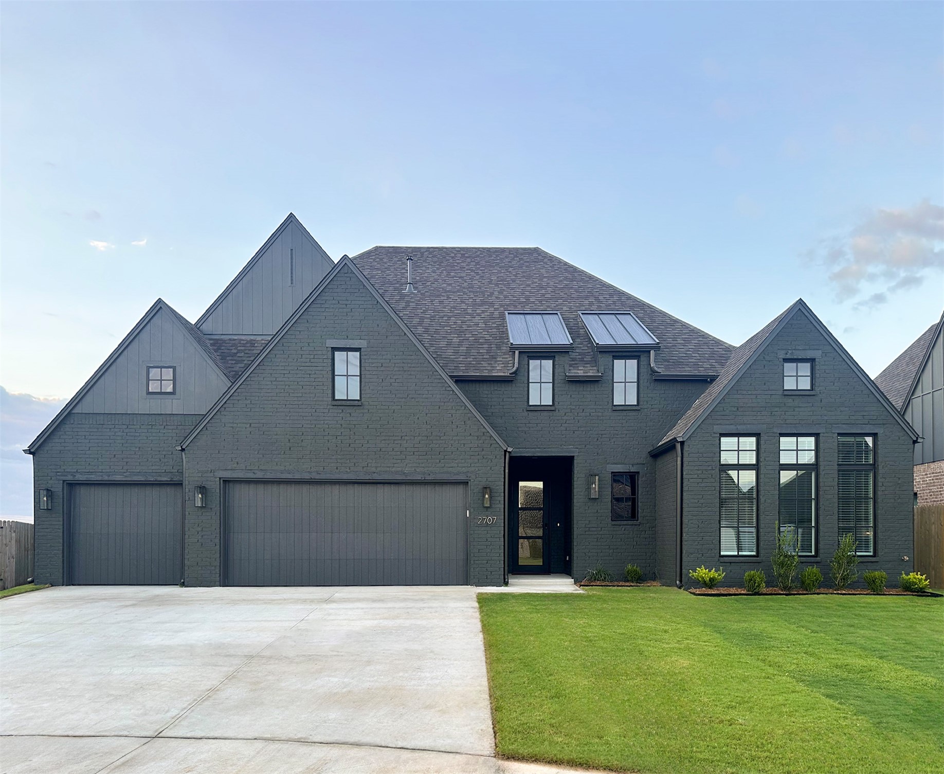 2707 W Van Buren Court Property Photo 1
