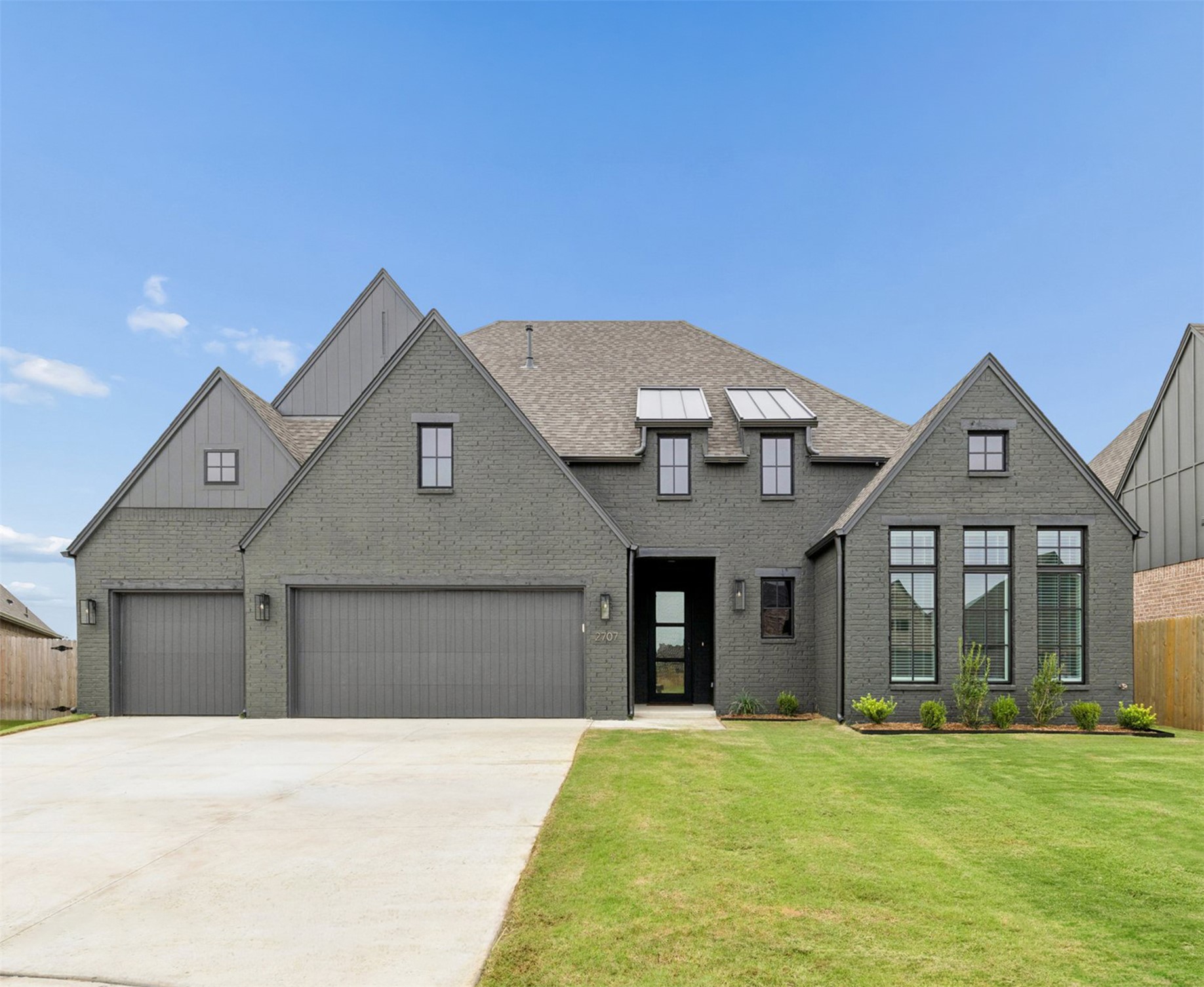 2707 W Van Buren Court Property Photo 1