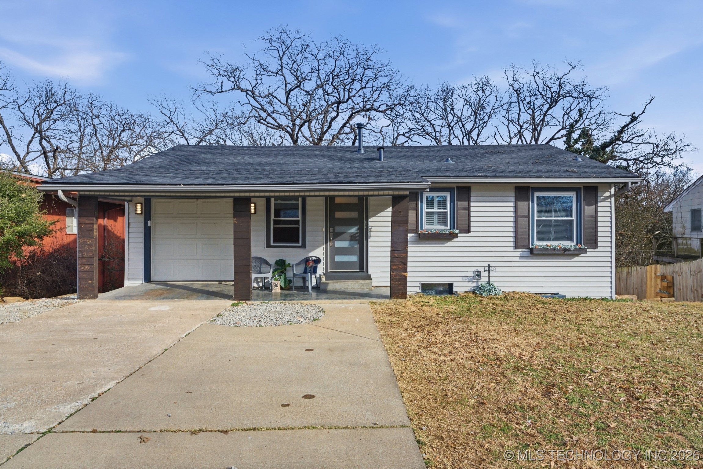 1912 Crestview Drive Property Photo 1