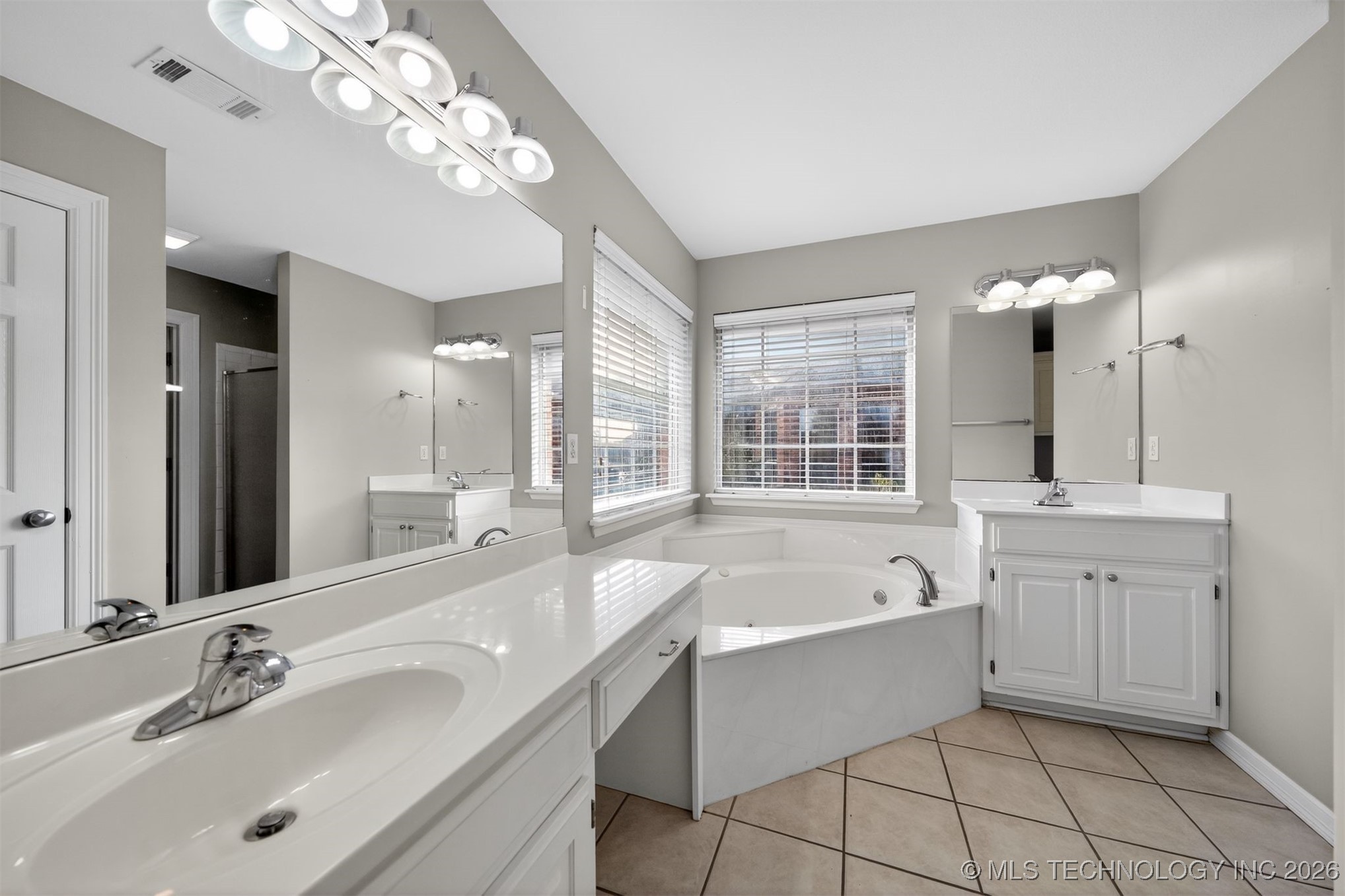 1907 W Rockport Place Property Photo 17