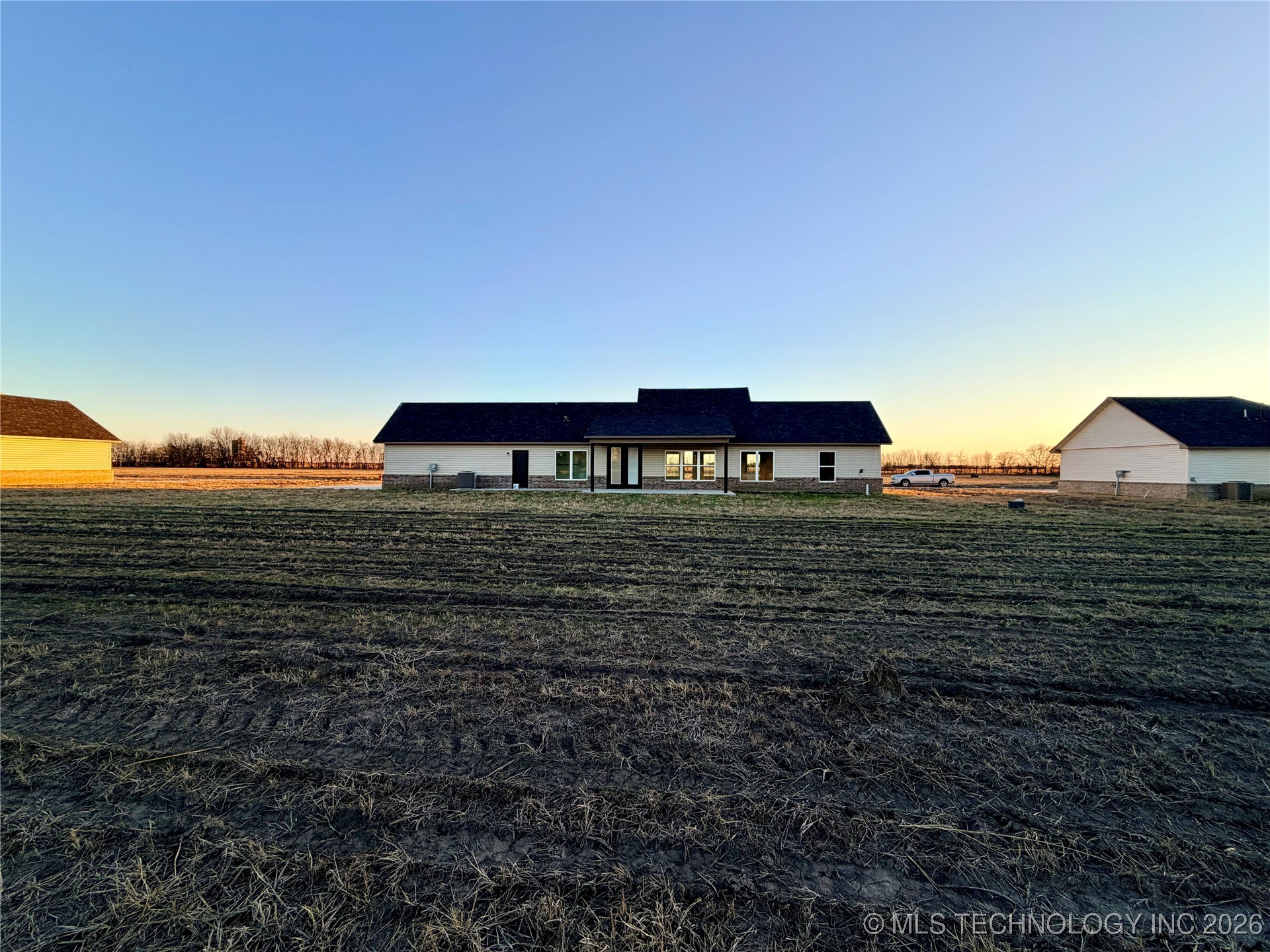215 W 481 Road Property Photo 2