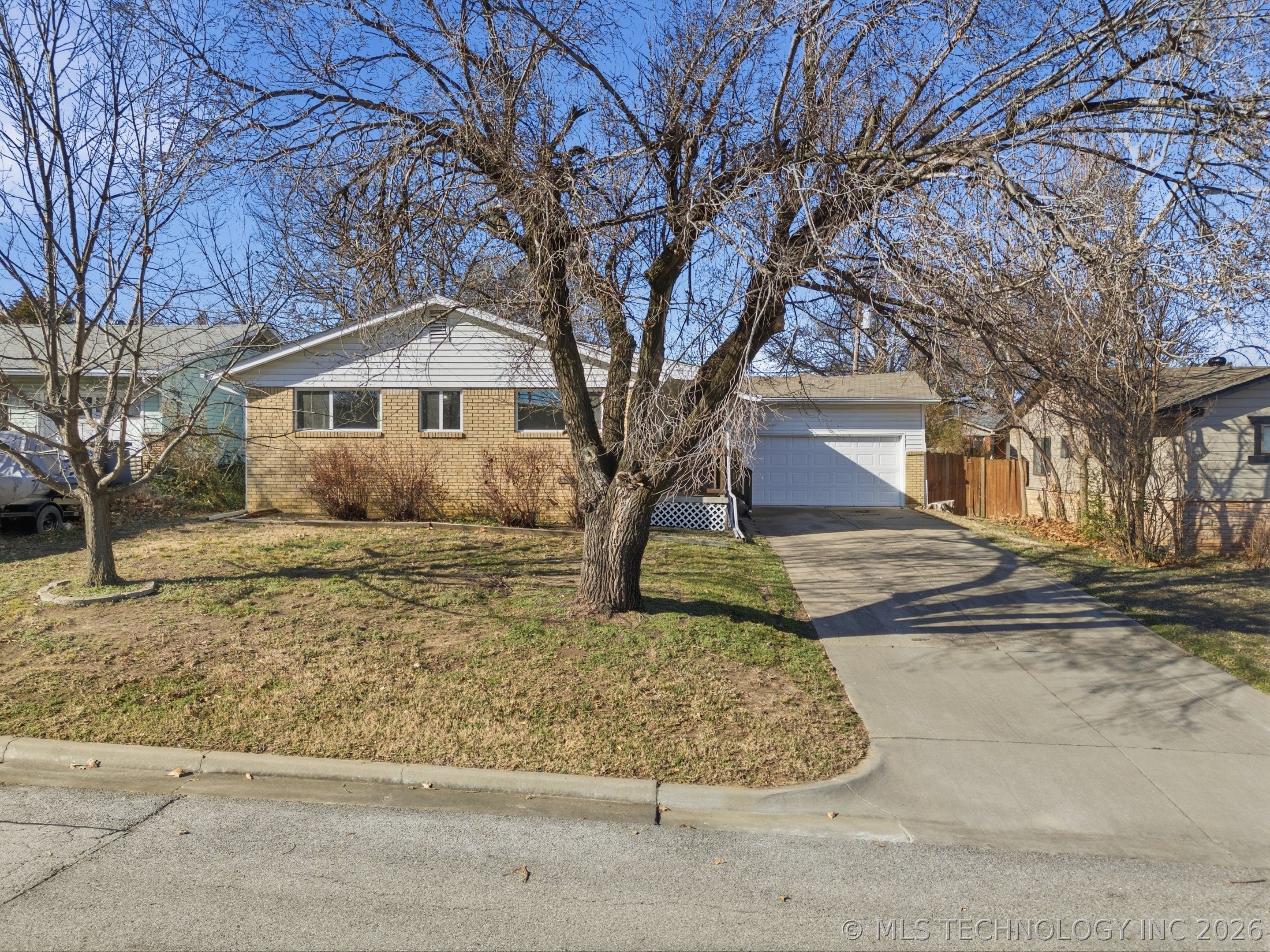 2904 S Hudson Place Property Photo 2
