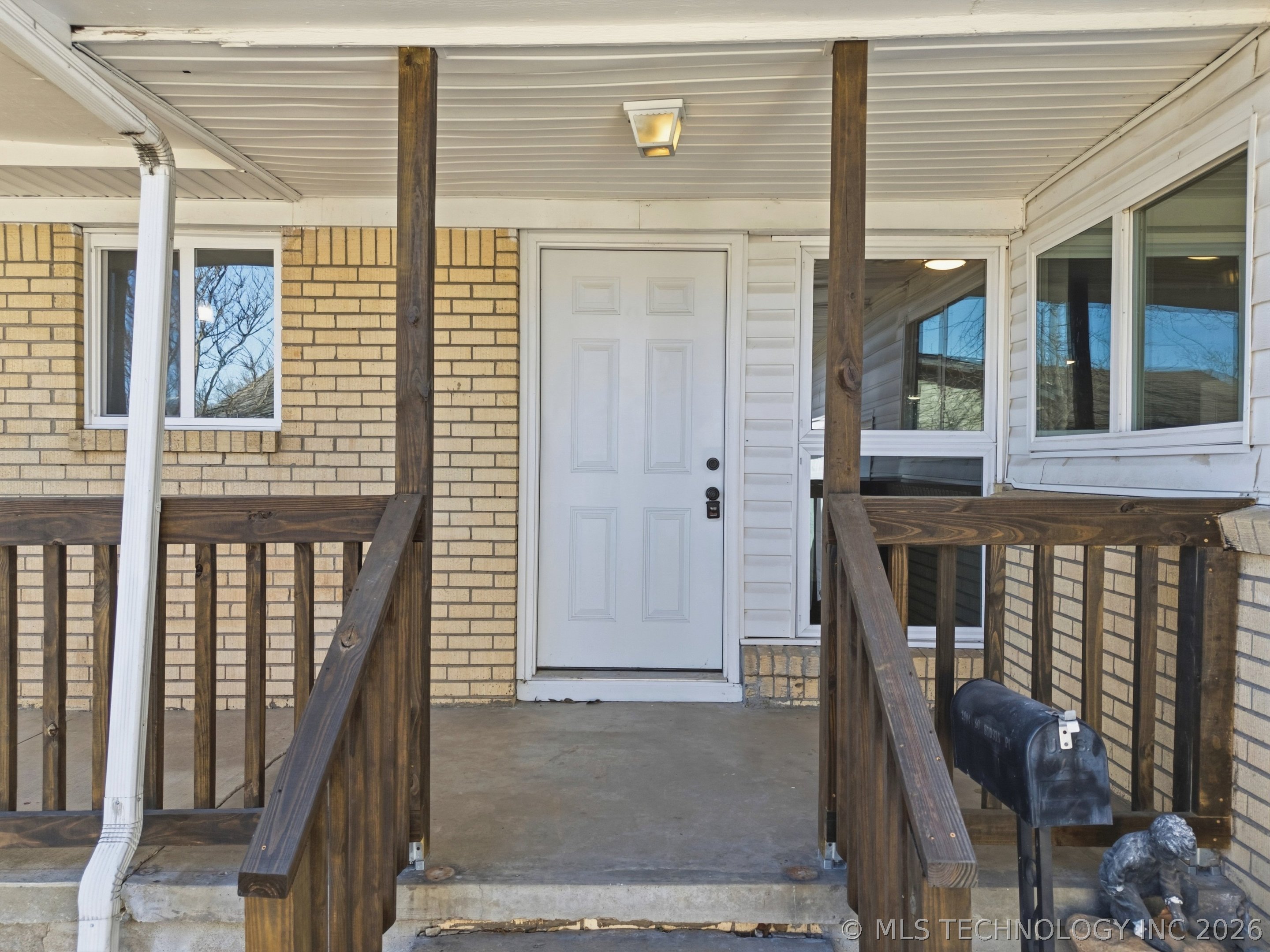 2904 S Hudson Place Property Photo 4