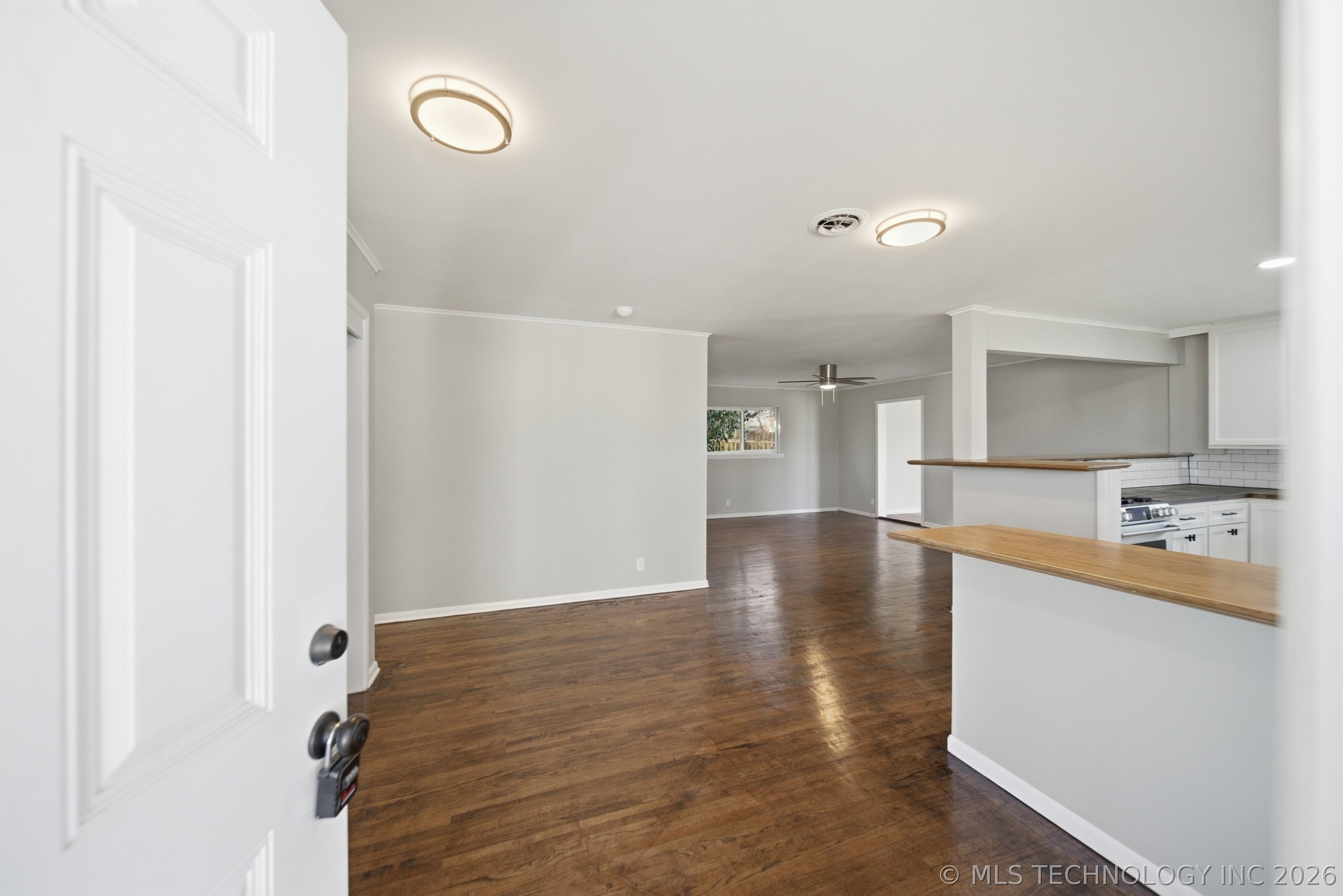 2904 S Hudson Place Property Photo 5