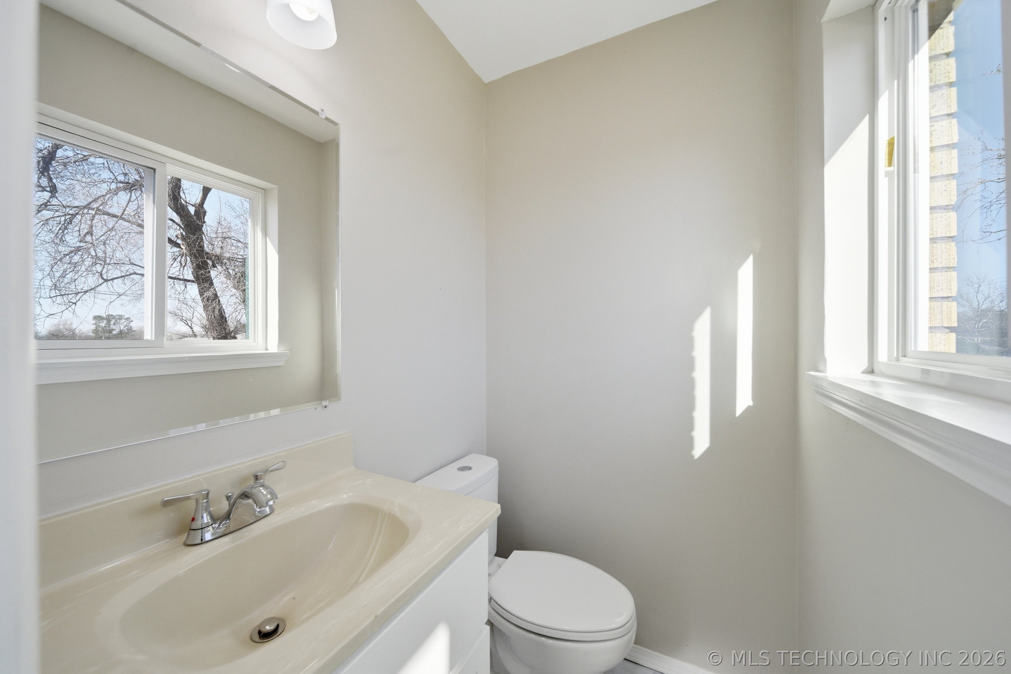 2904 S Hudson Place Property Photo 15