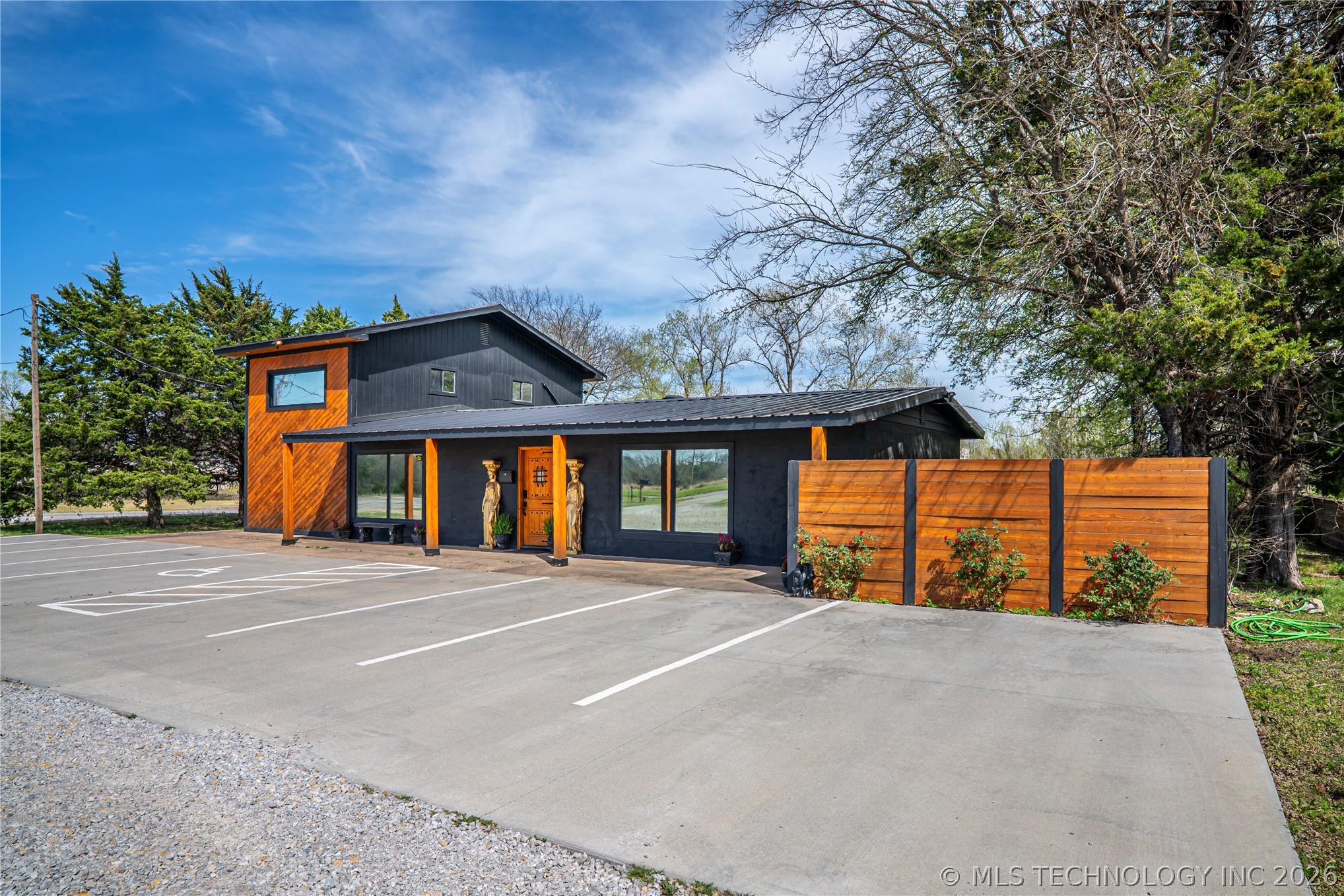 1402 S Commerce Street Property Photo 26