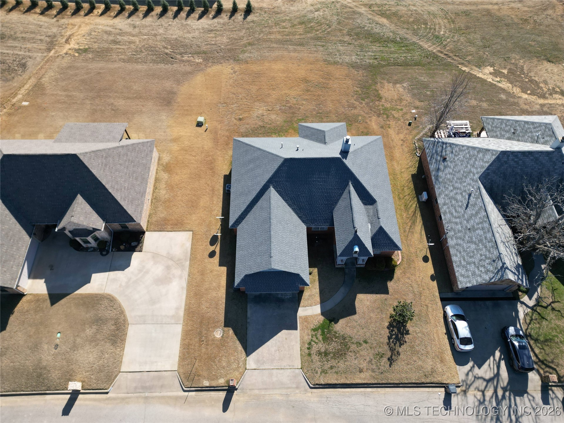 826 Oak Tree Drive Property Photo 33