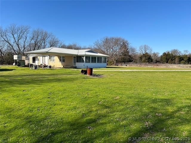 8925 State Road 78 Property Photo 3