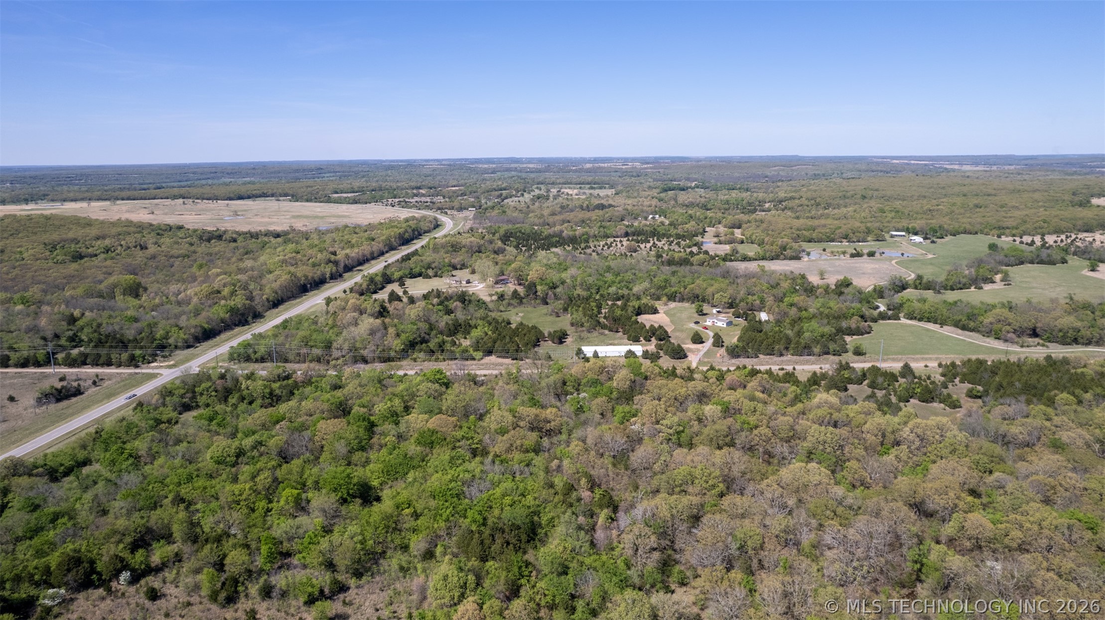 1 E 1180 Road Property Photo 4