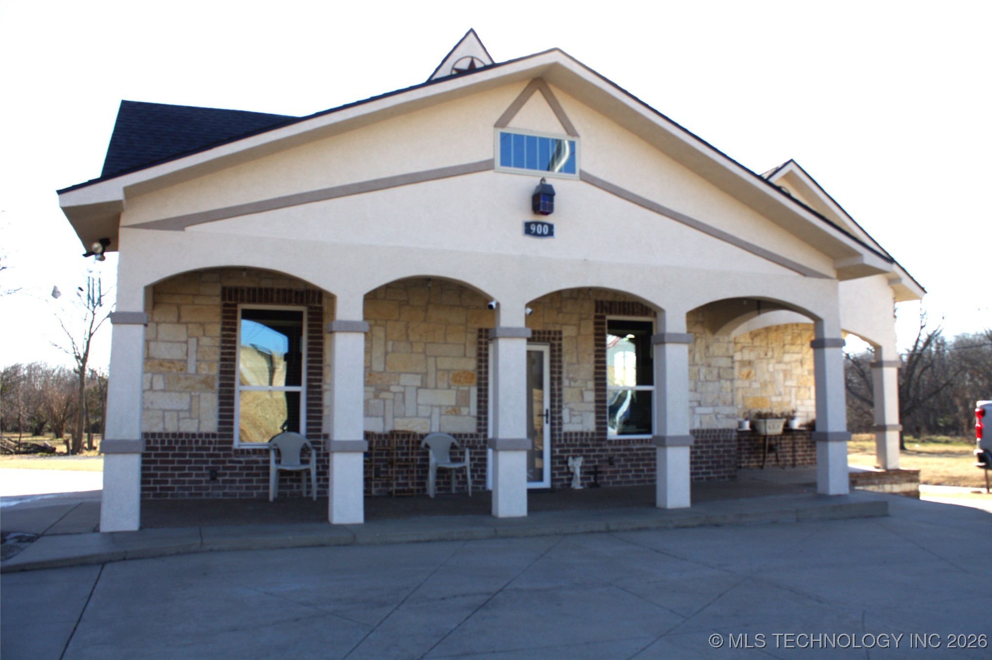 900 E Choctaw Avenue Property Photo 1