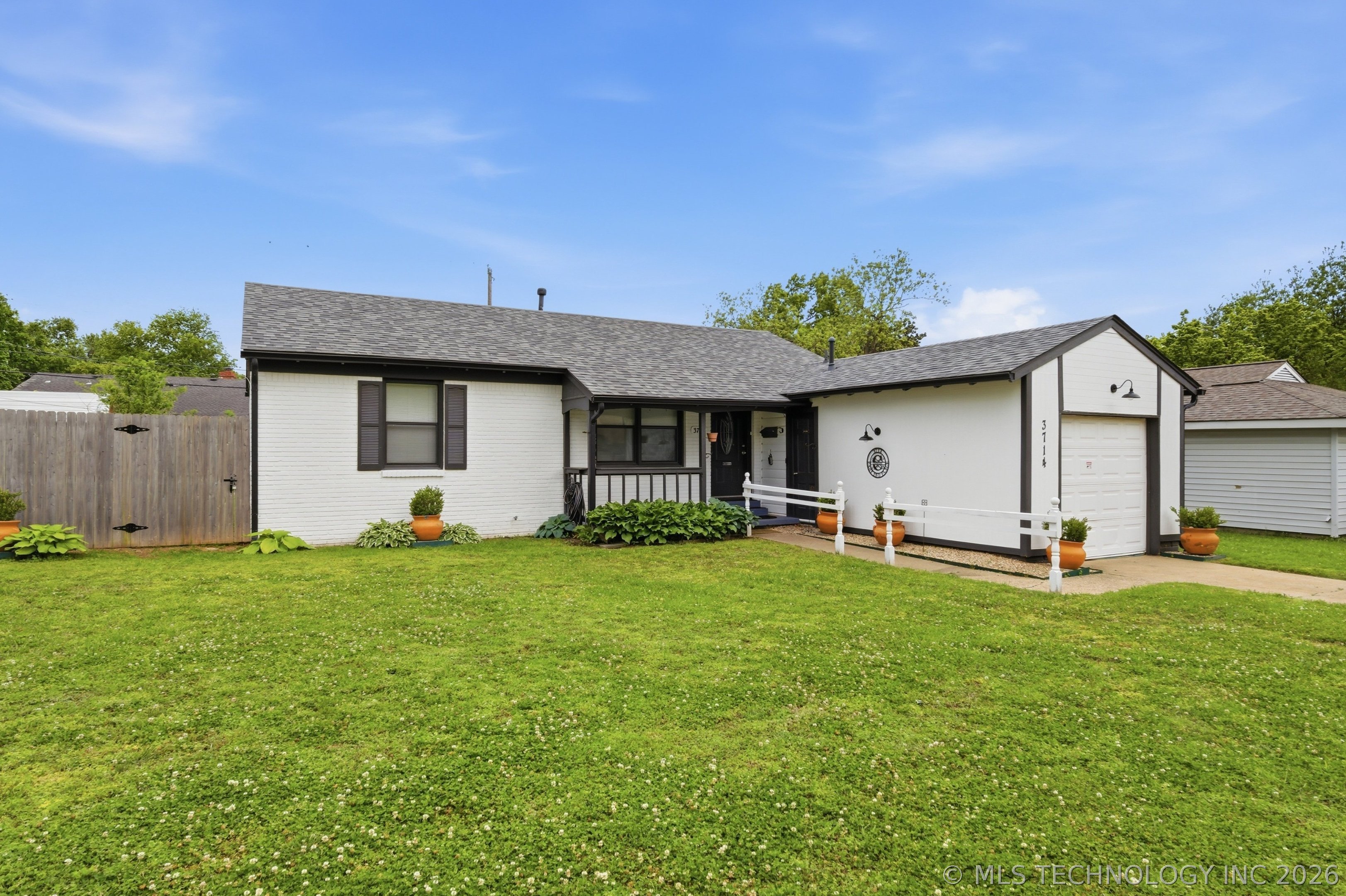 3714 E 2nd Place Property Photo 1