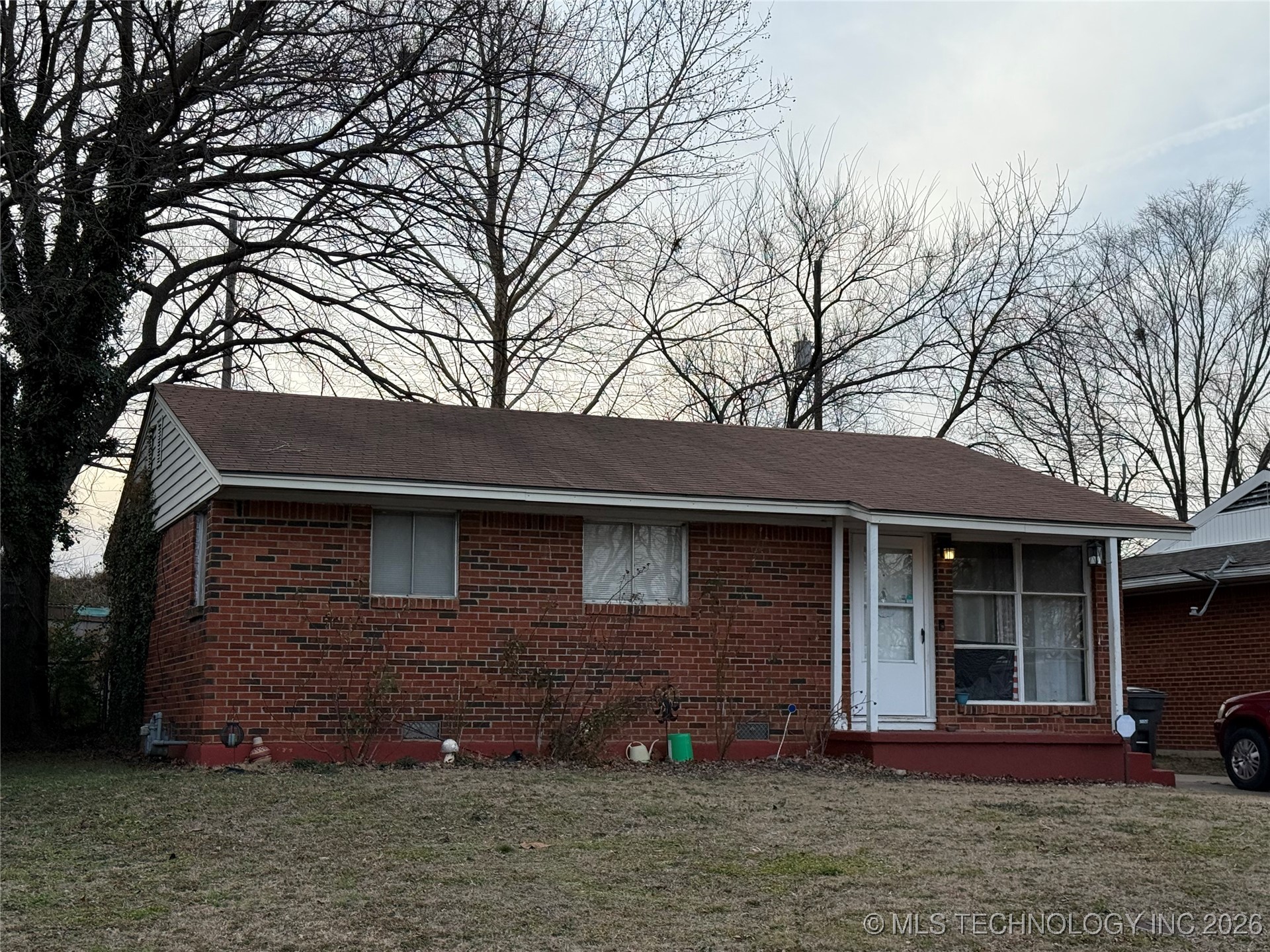 541 Se Greystone Avenue Property Photo 1