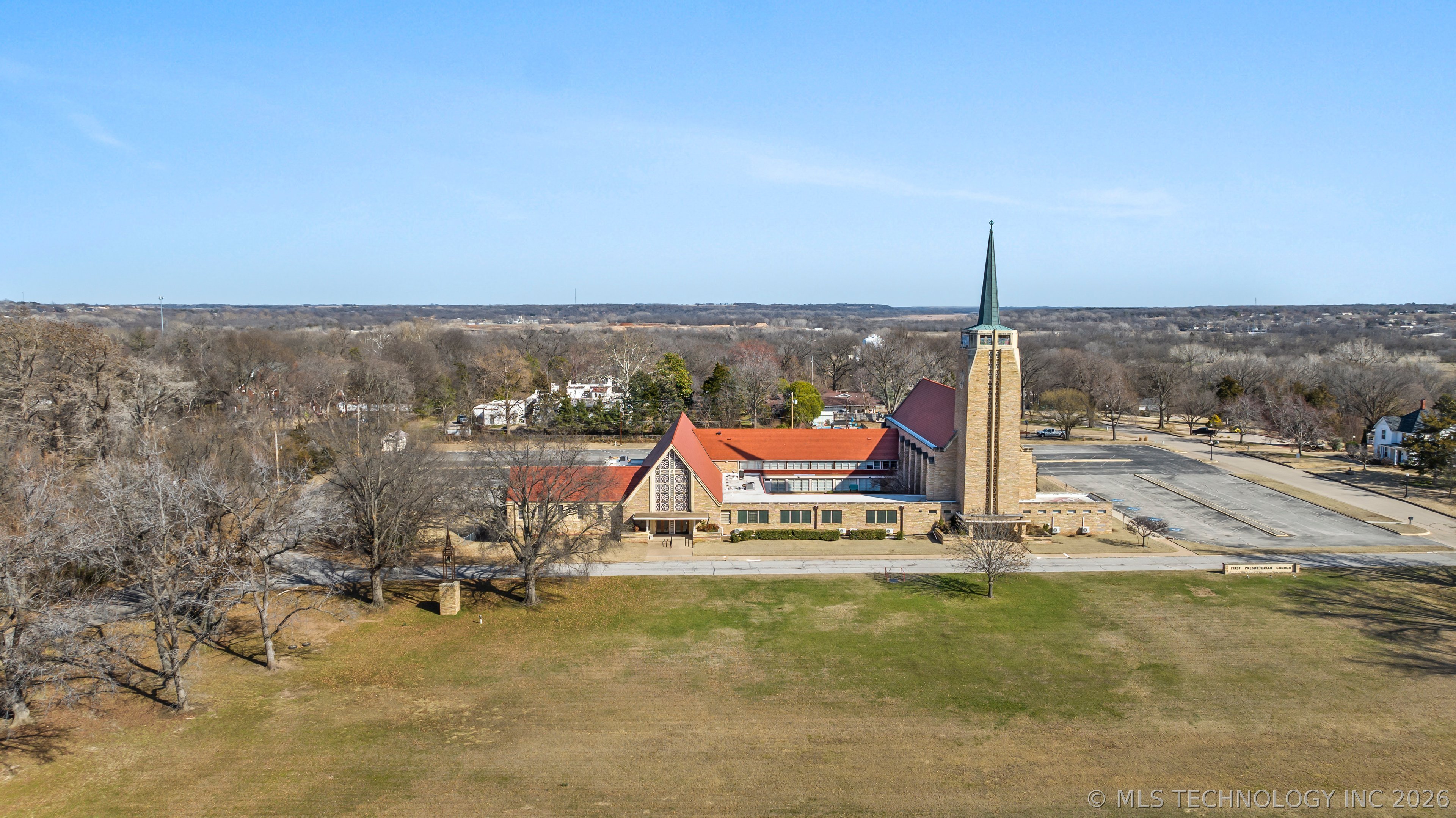 1505 E Grand Avenue Property Photo 3
