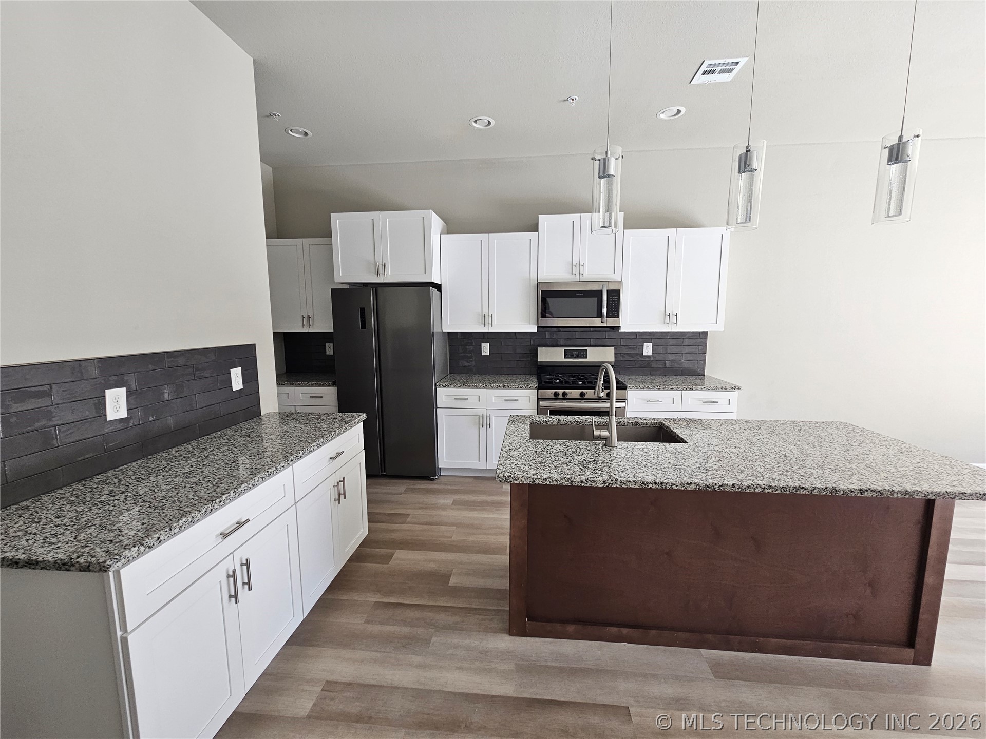 3406 Redbud Lane Property Photo 7