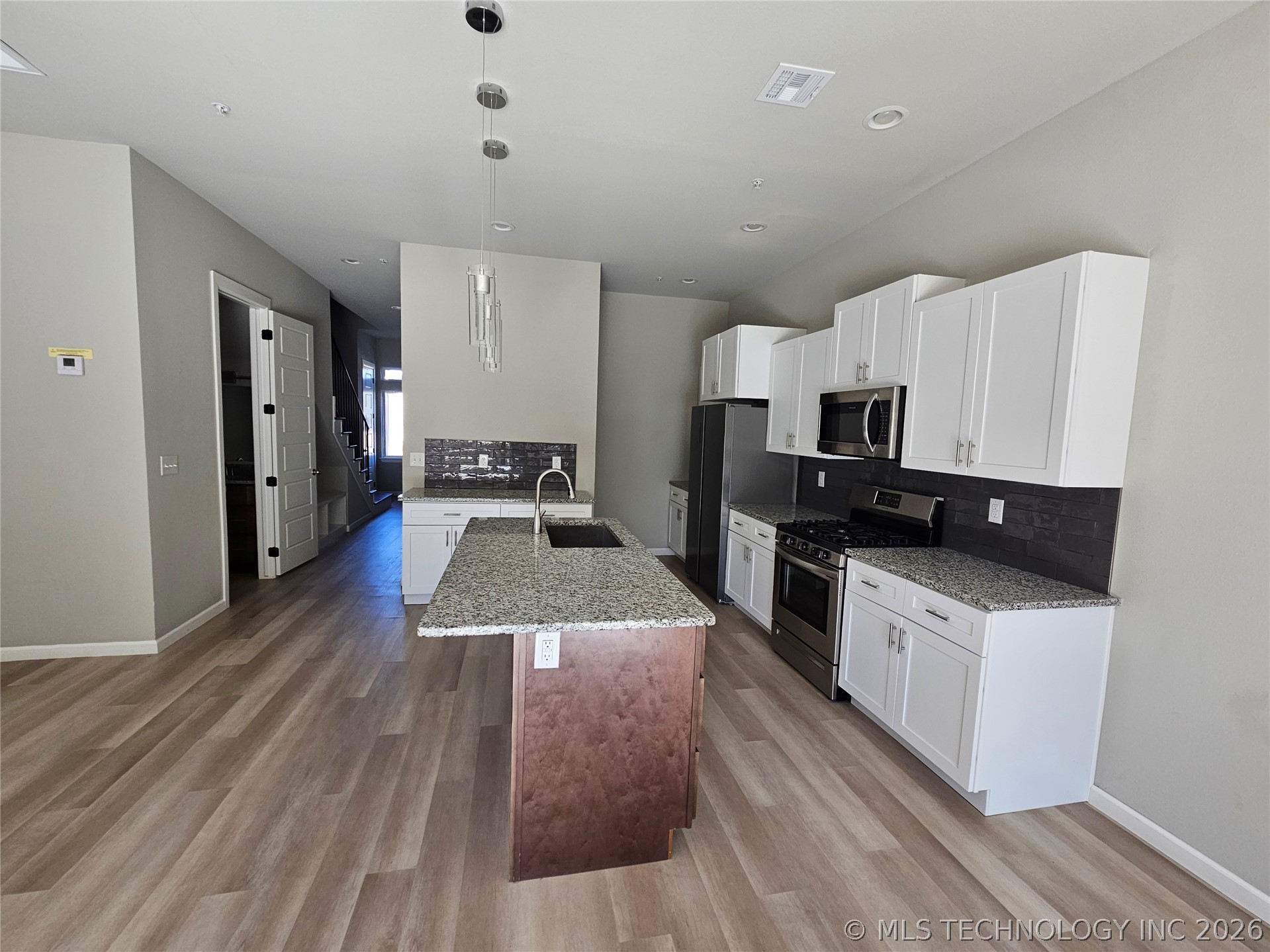 3406 Redbud Lane Property Photo 8