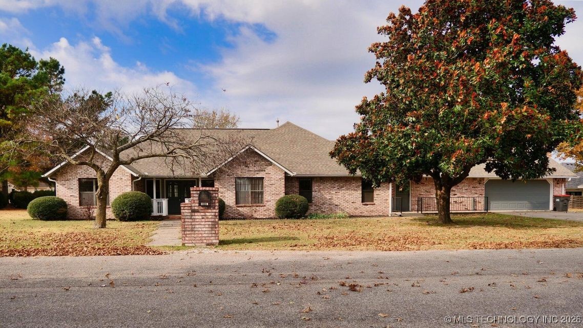 1119 Rolling Oaks Road