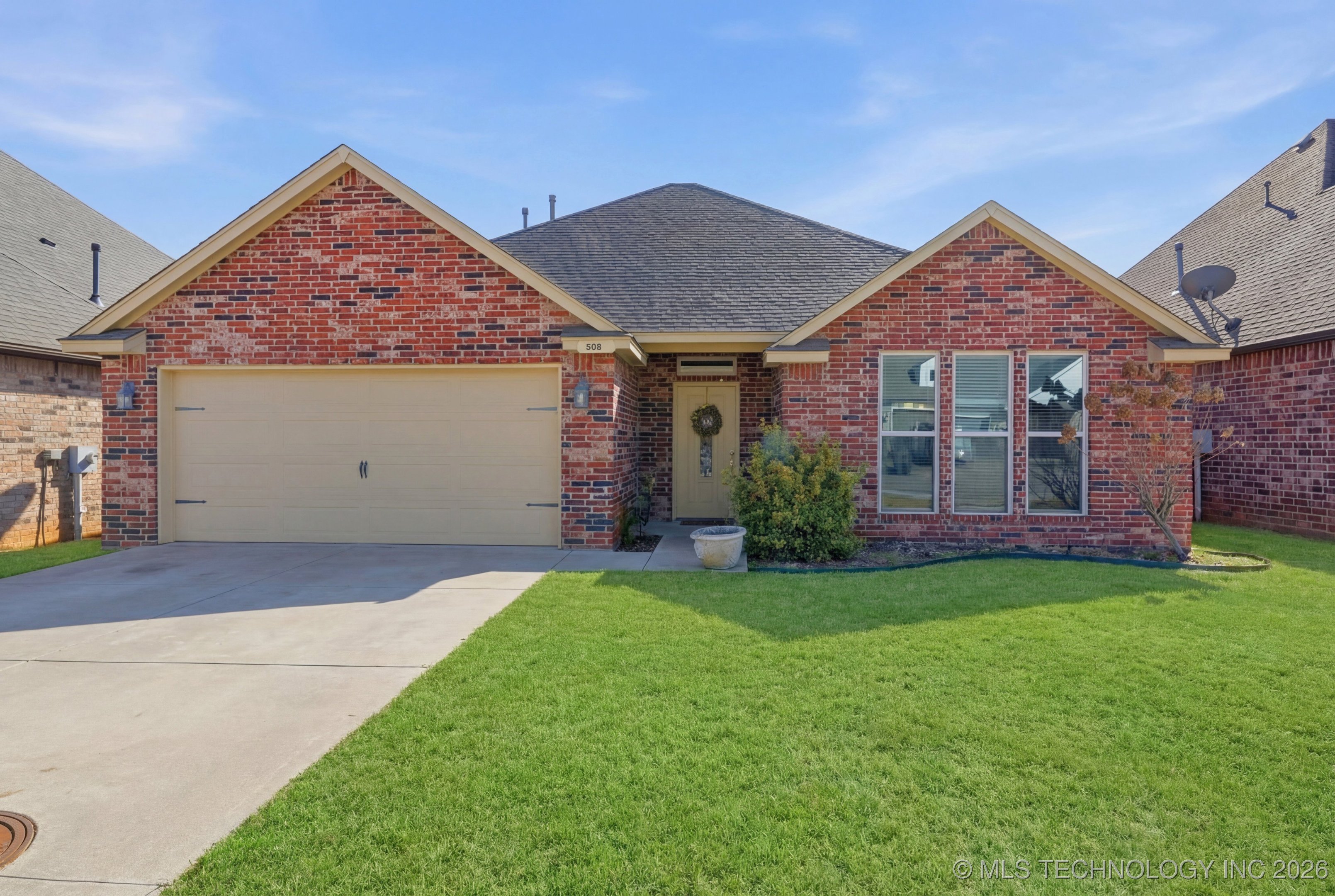 508 E Grant Place Property Photo 1
