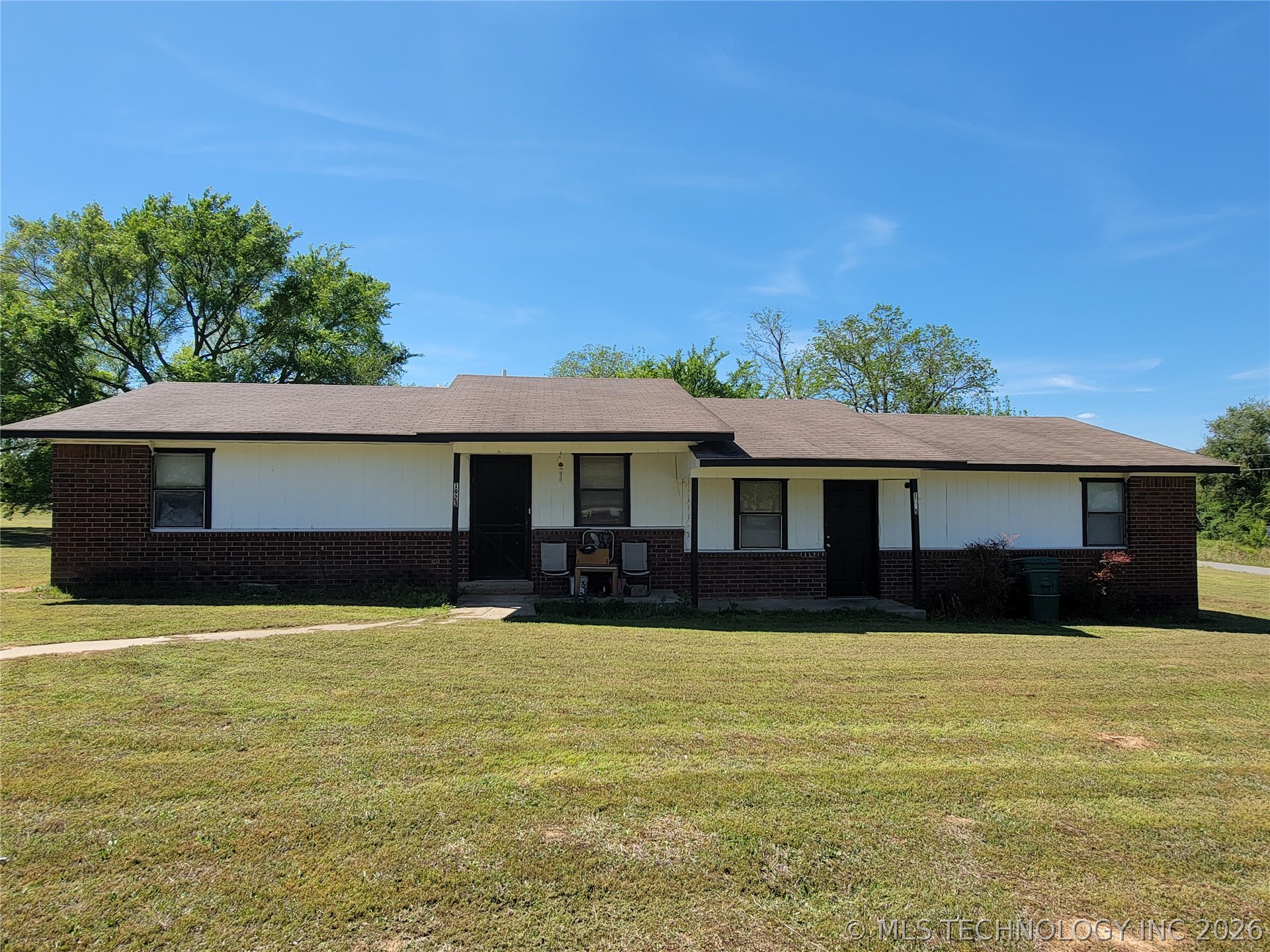 1923 N Maple Street Property Photo 1