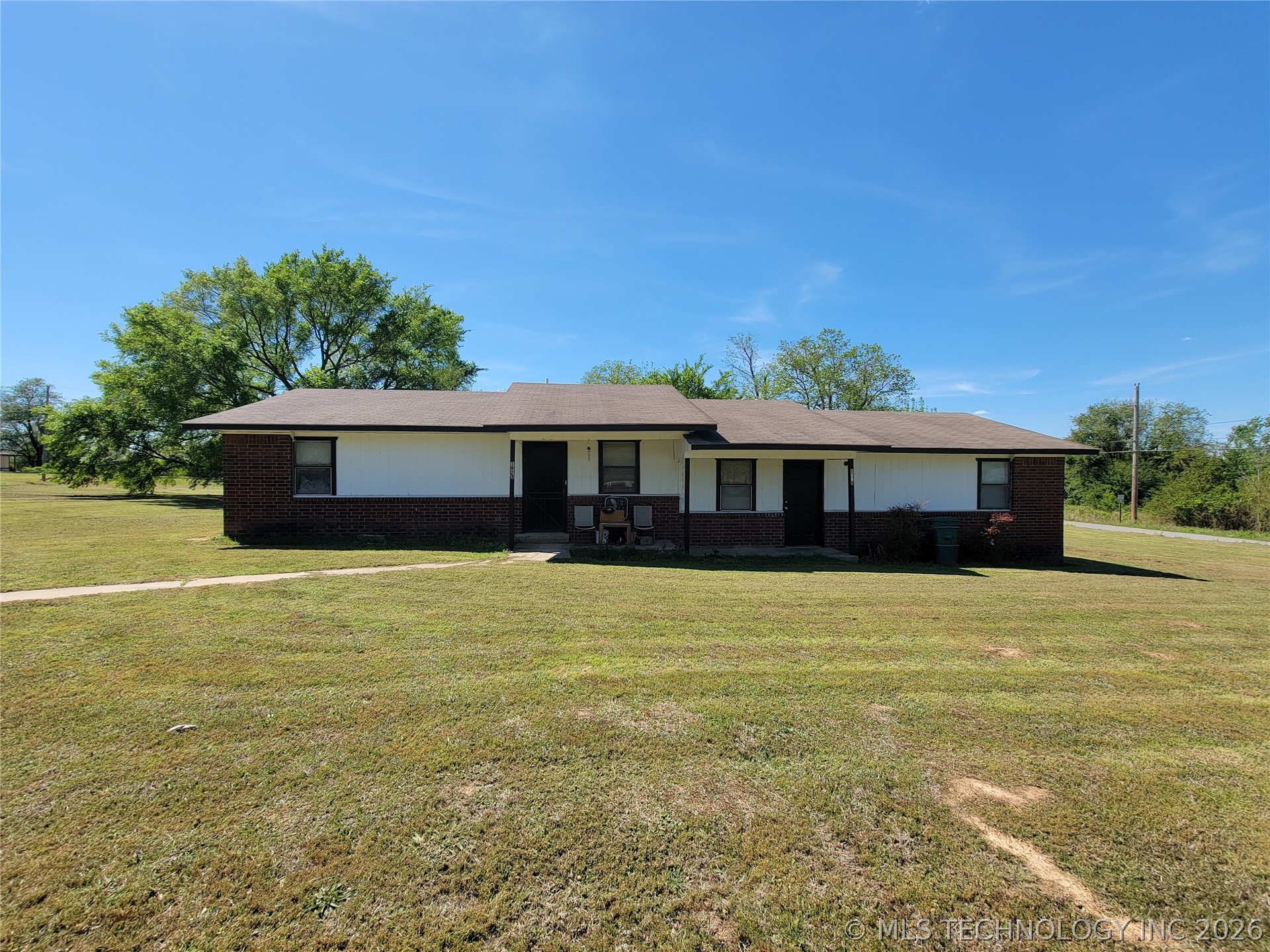 1923 N Maple Street Property Photo 2