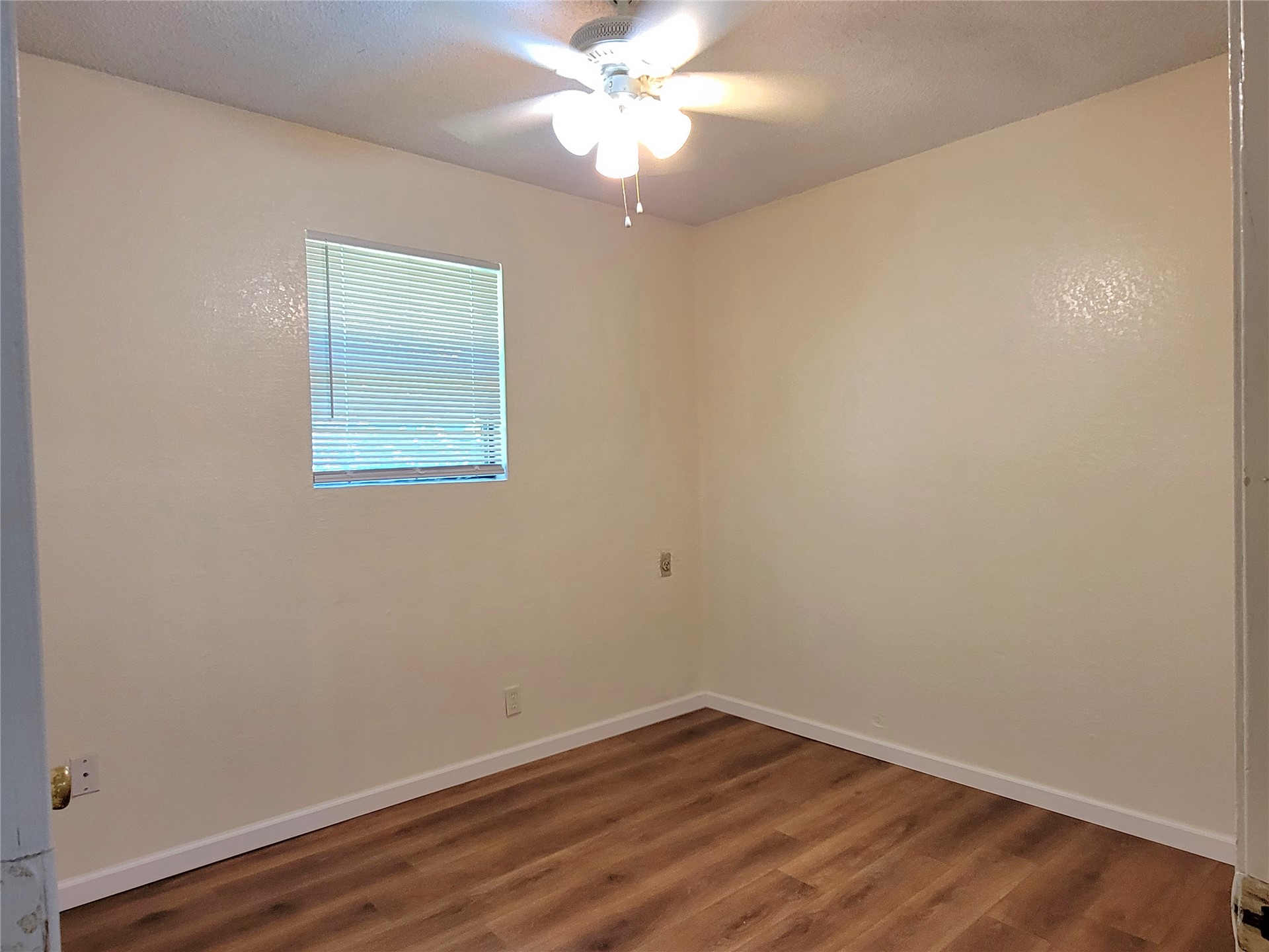1923 N Maple Street Property Photo 5