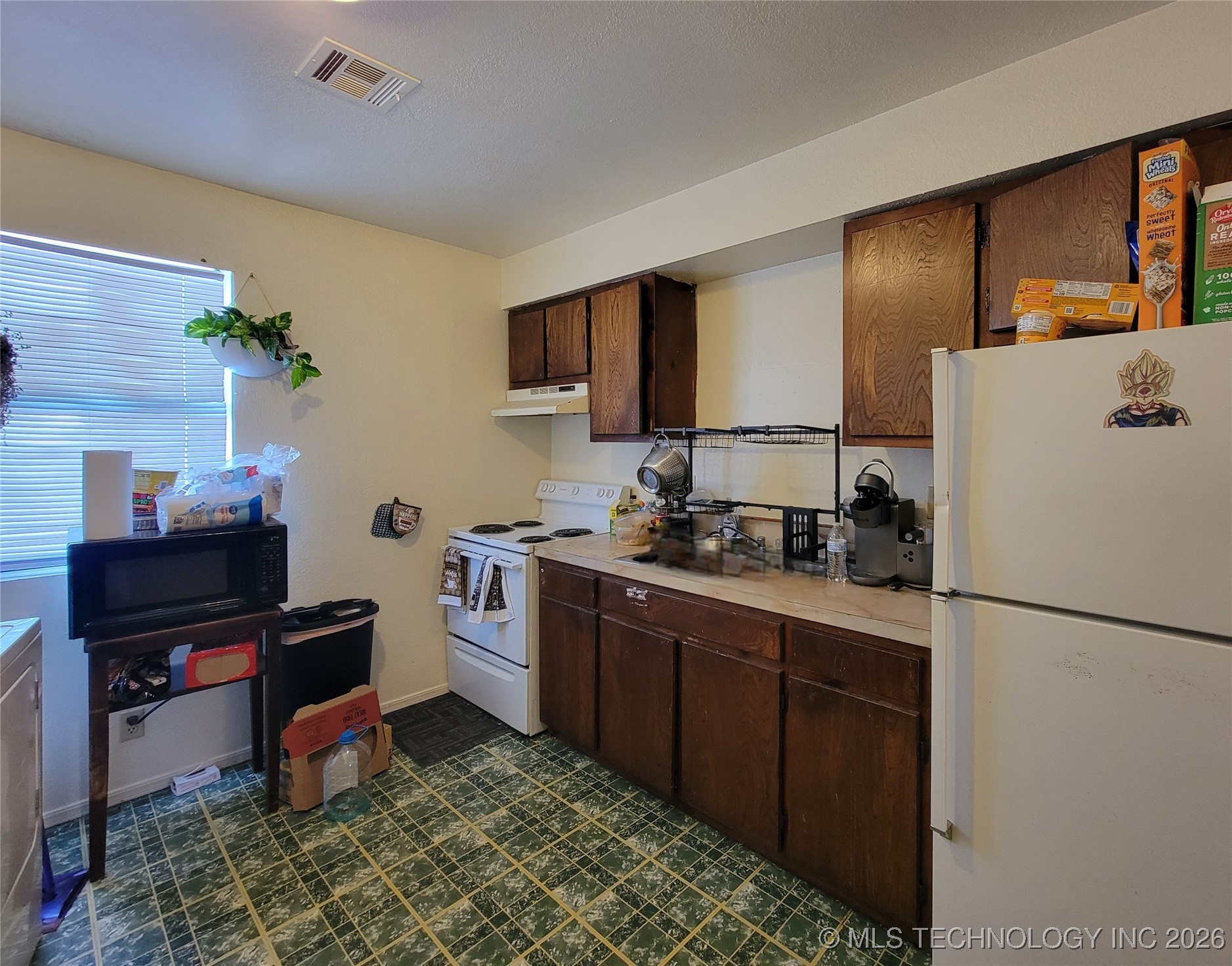 1923 N Maple Street Property Photo 9