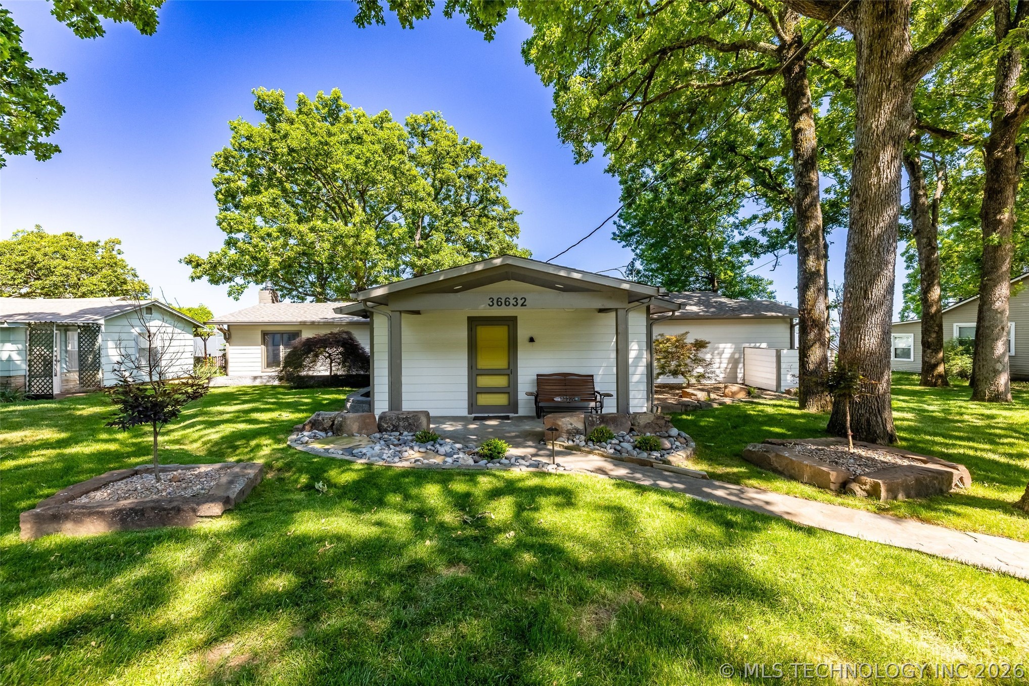 36632 S Cliff Crest Drive Property Photo 1