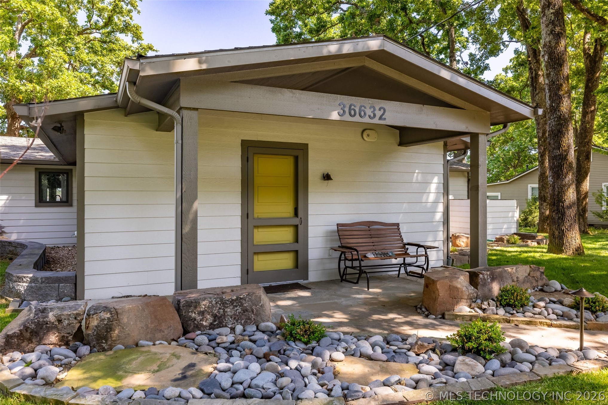 36632 S Cliff Crest Drive Property Photo 2
