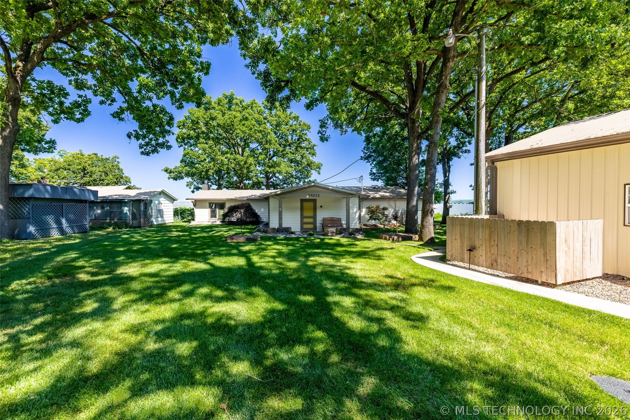 36632 S Cliff Crest Drive Property Photo 3