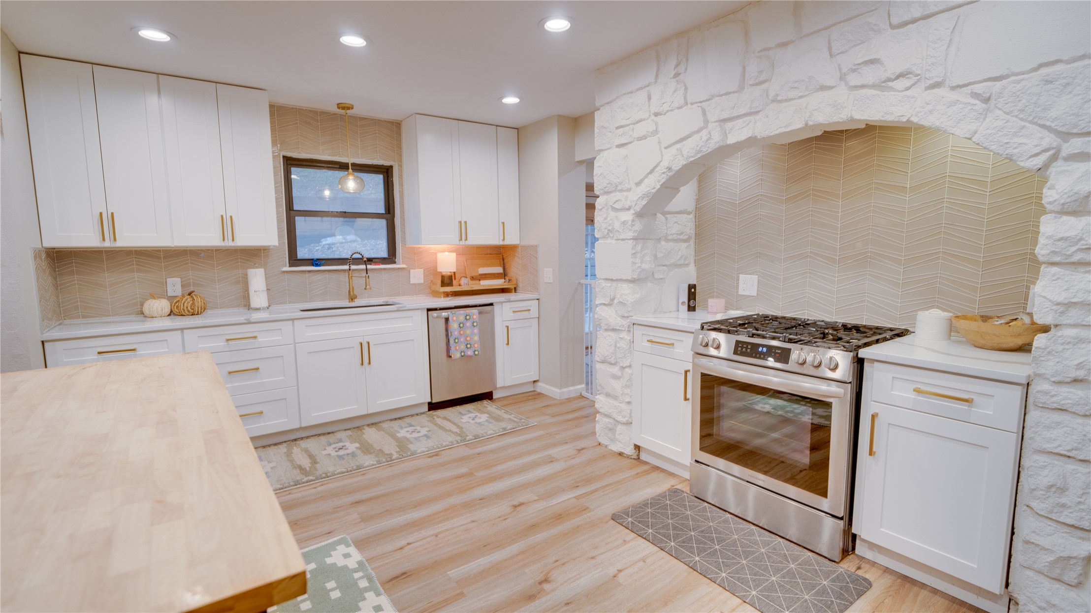 4207 E 78th Street Property Photo 9