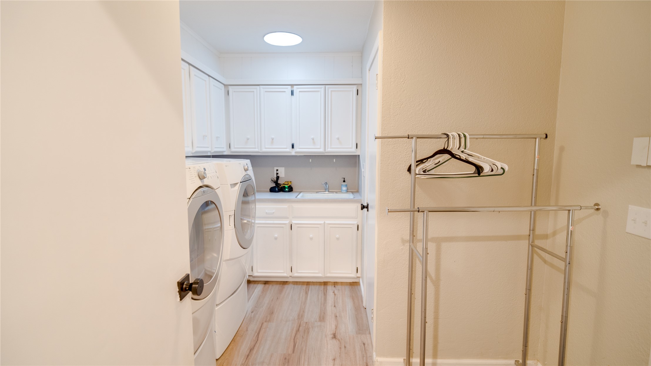 4207 E 78th Street Property Photo 17